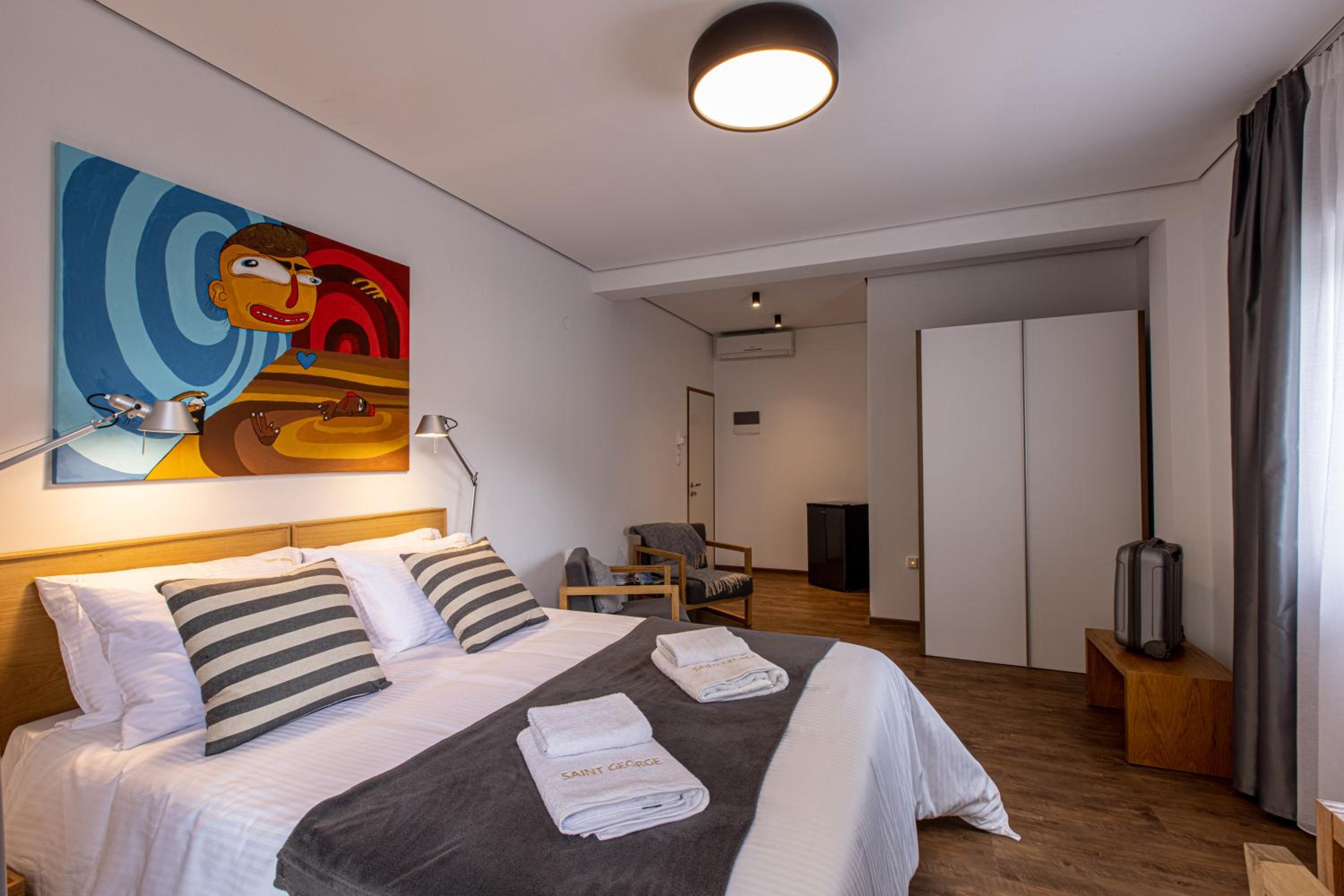 Deluxe Double Room with Balcony - Photo 5