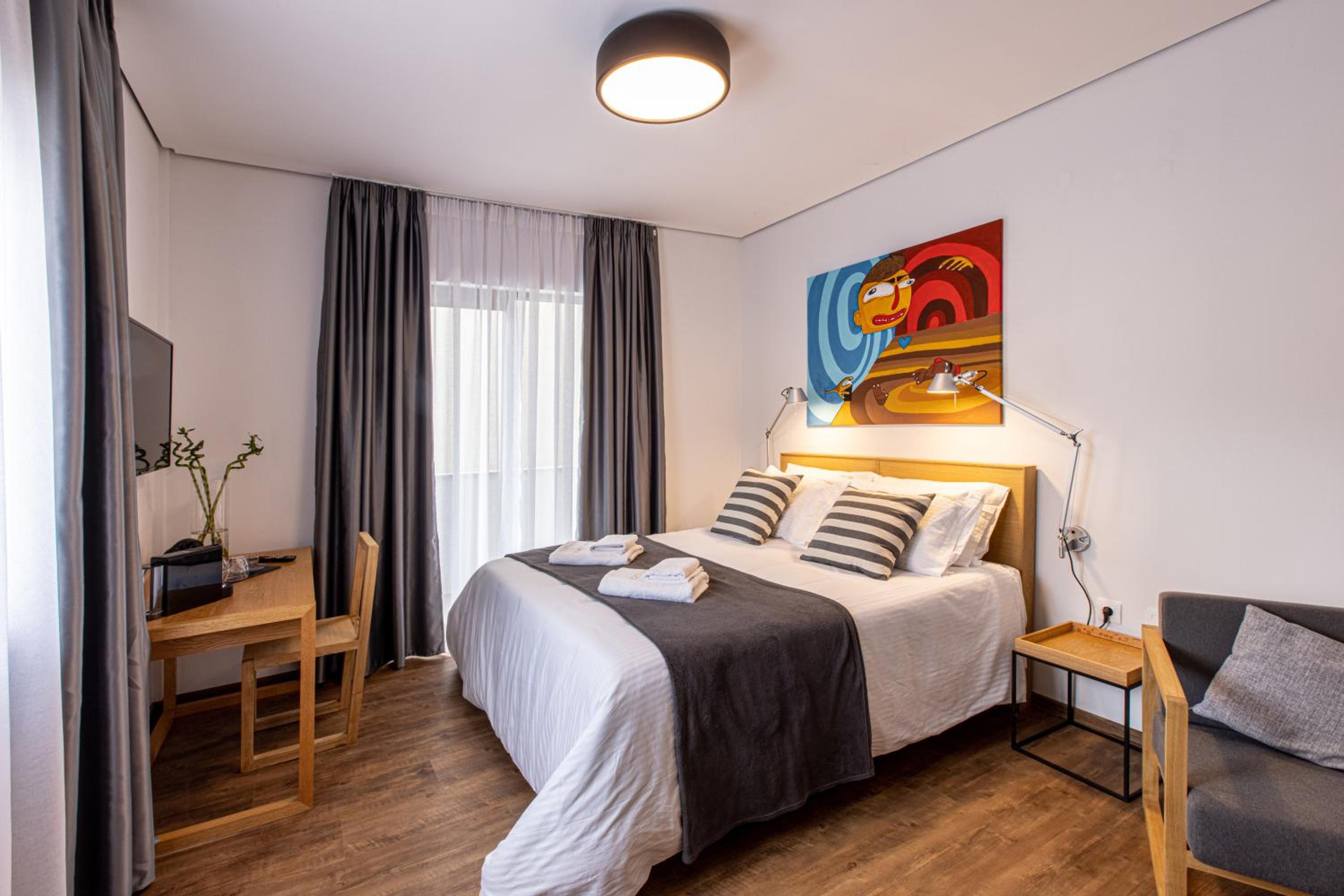Deluxe Double Room with Balcony - Photo 6