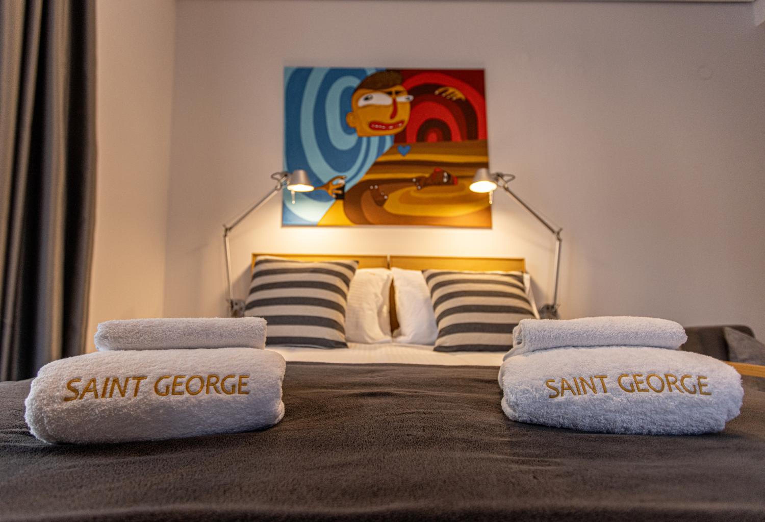 Deluxe Double Room with Balcony - Photo 4