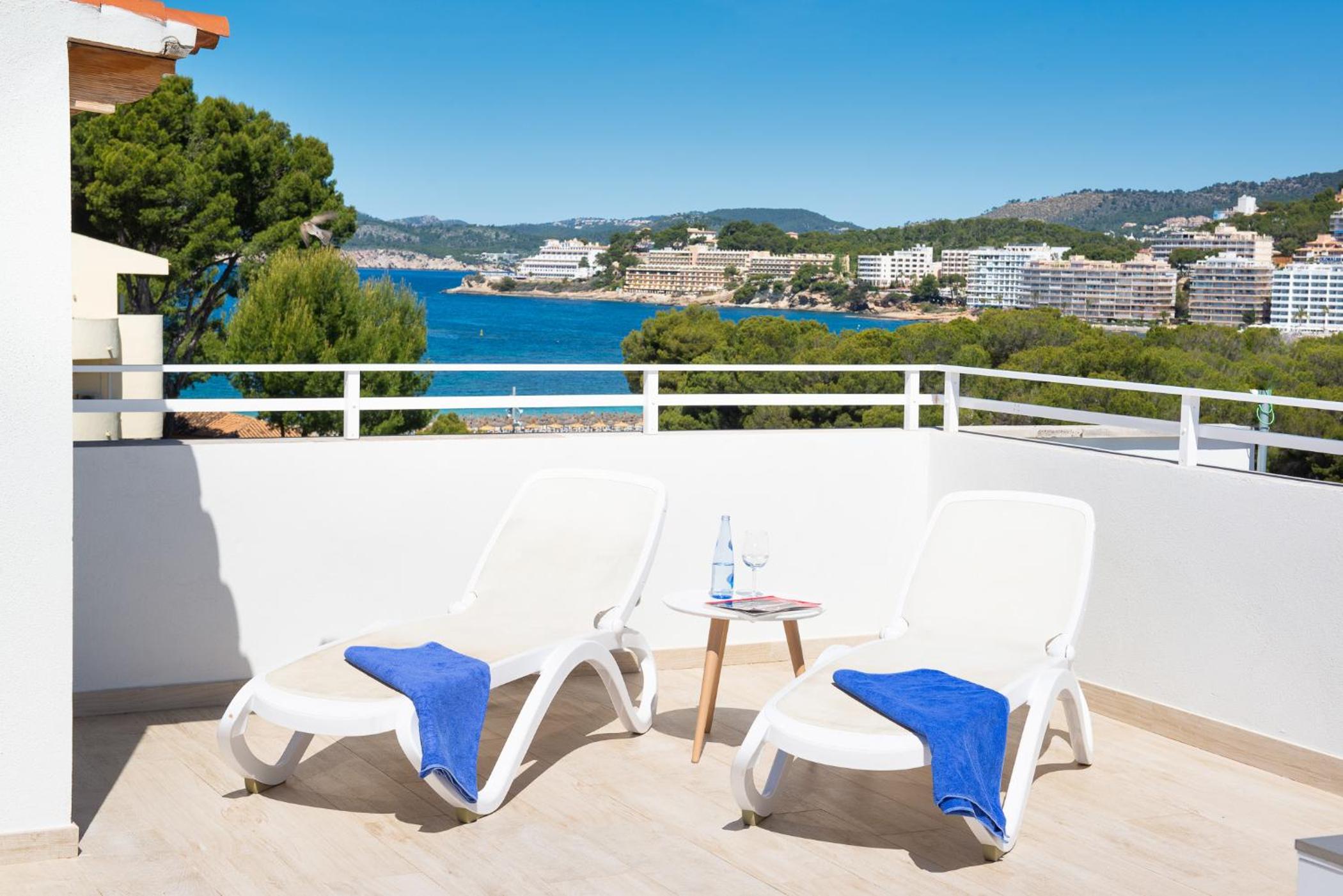 Junior Suite with Terrace and Sea View thumbnail 5