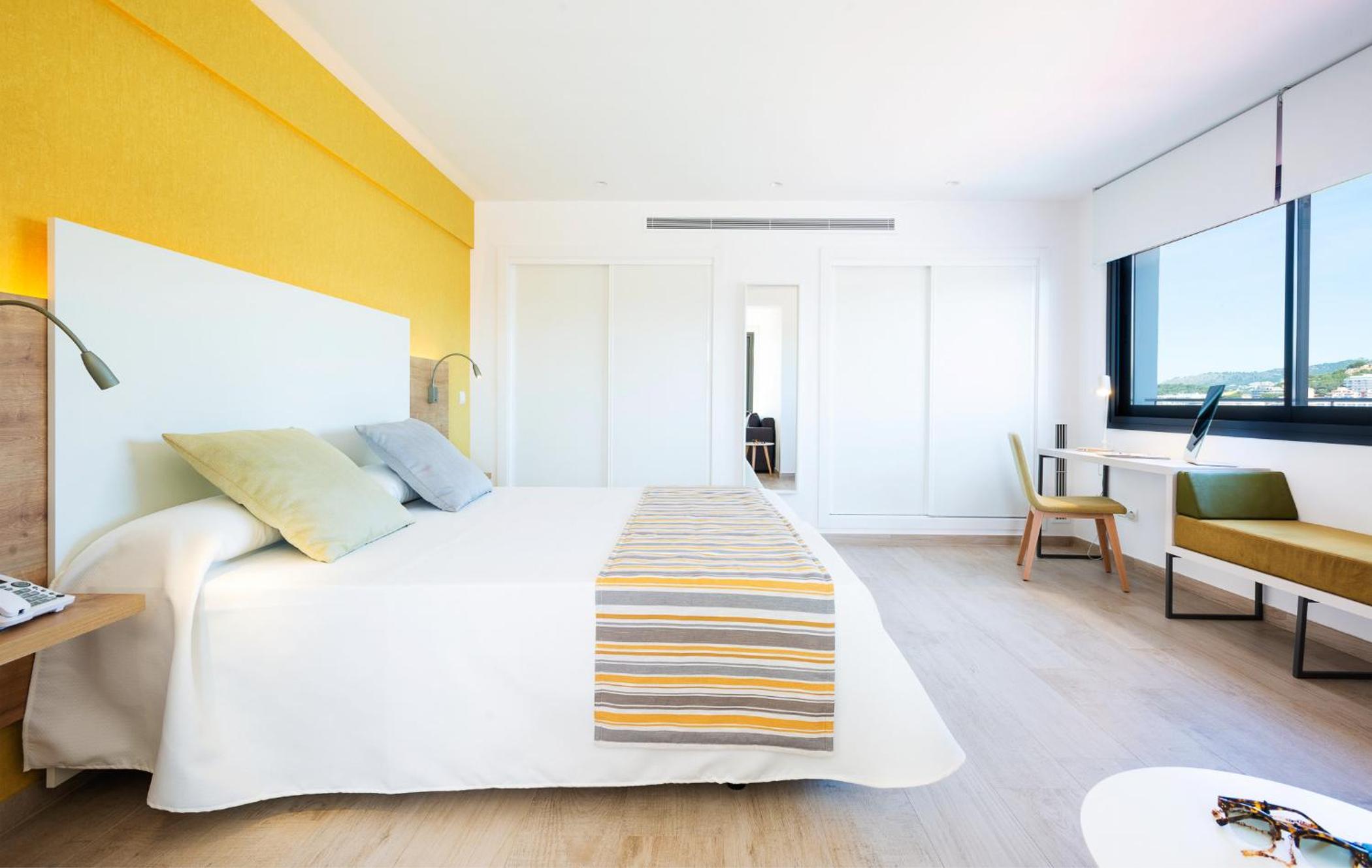 Junior Suite with Terrace and Sea View