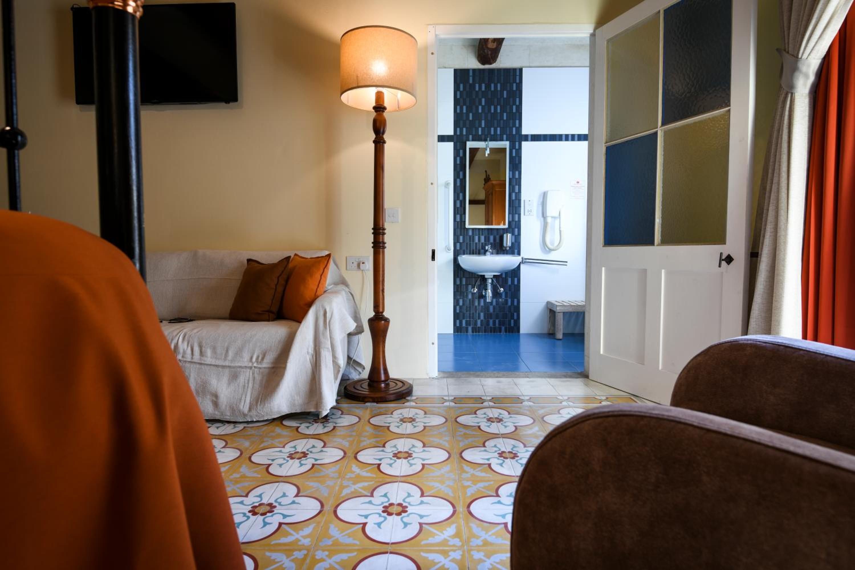 Superior Double or Twin Room with Partial Sea View