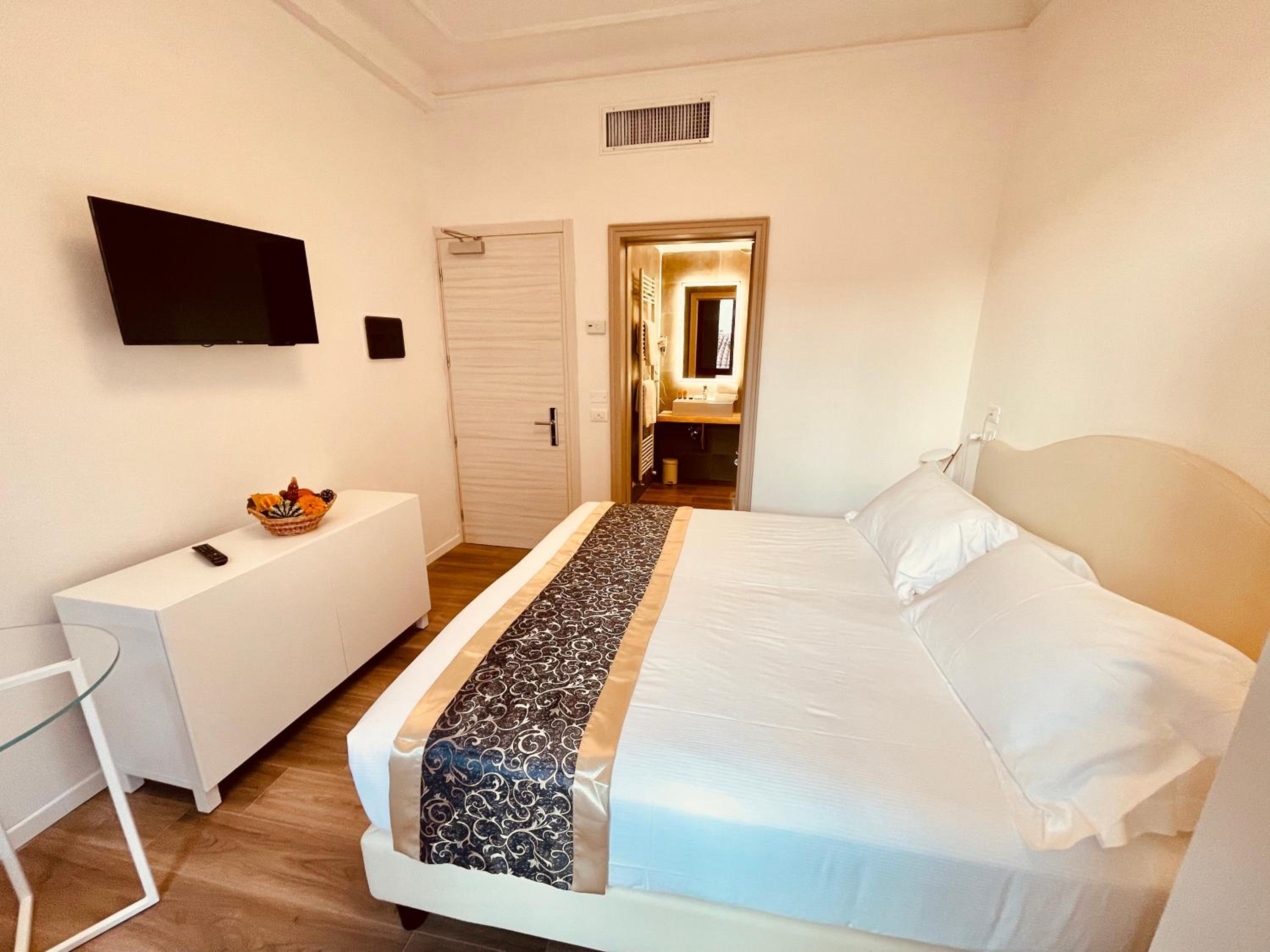 Small Double Room photo 1