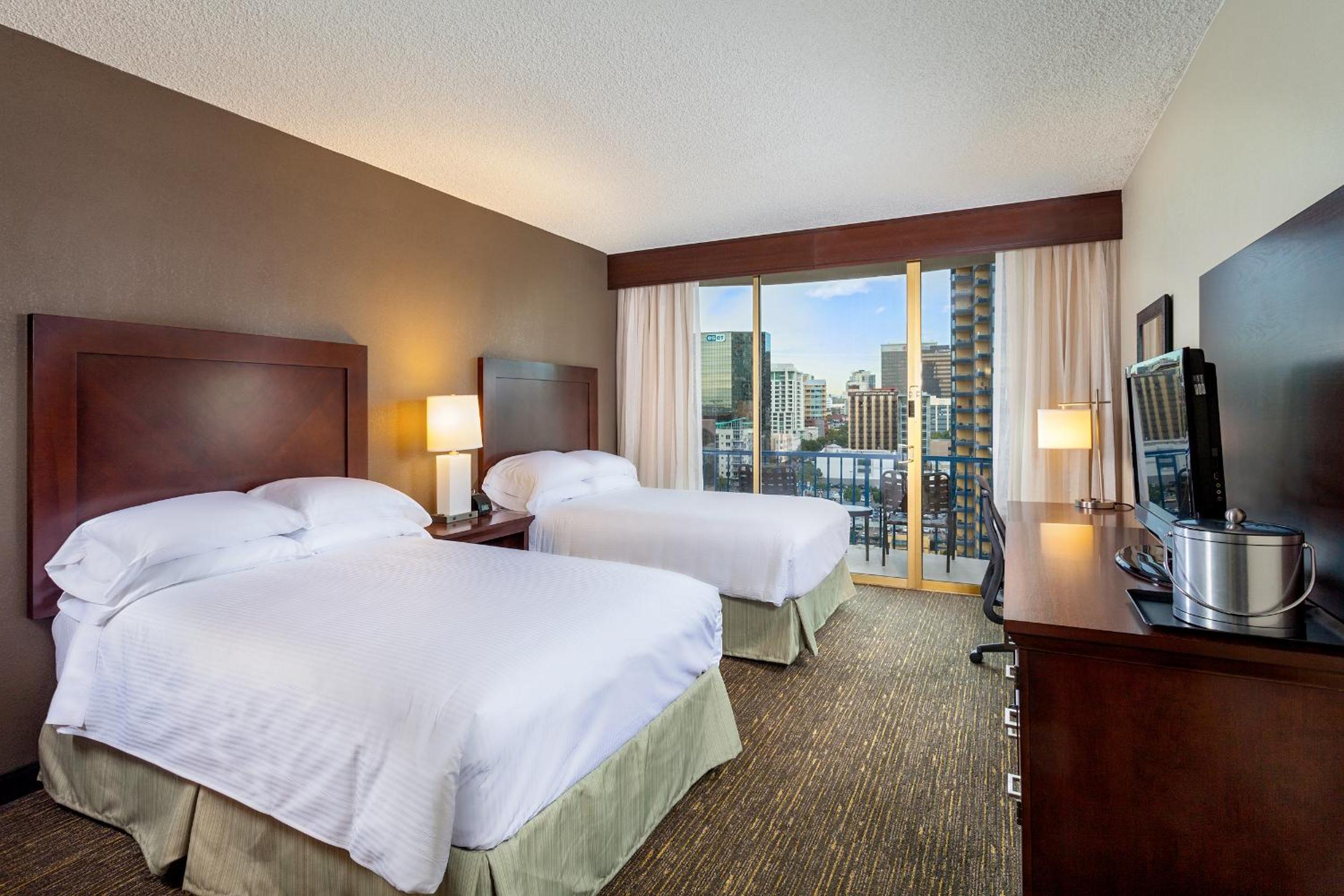 2 Double Beds, Superior Room, Skyline View, Non-Smoking thumbnail 5
