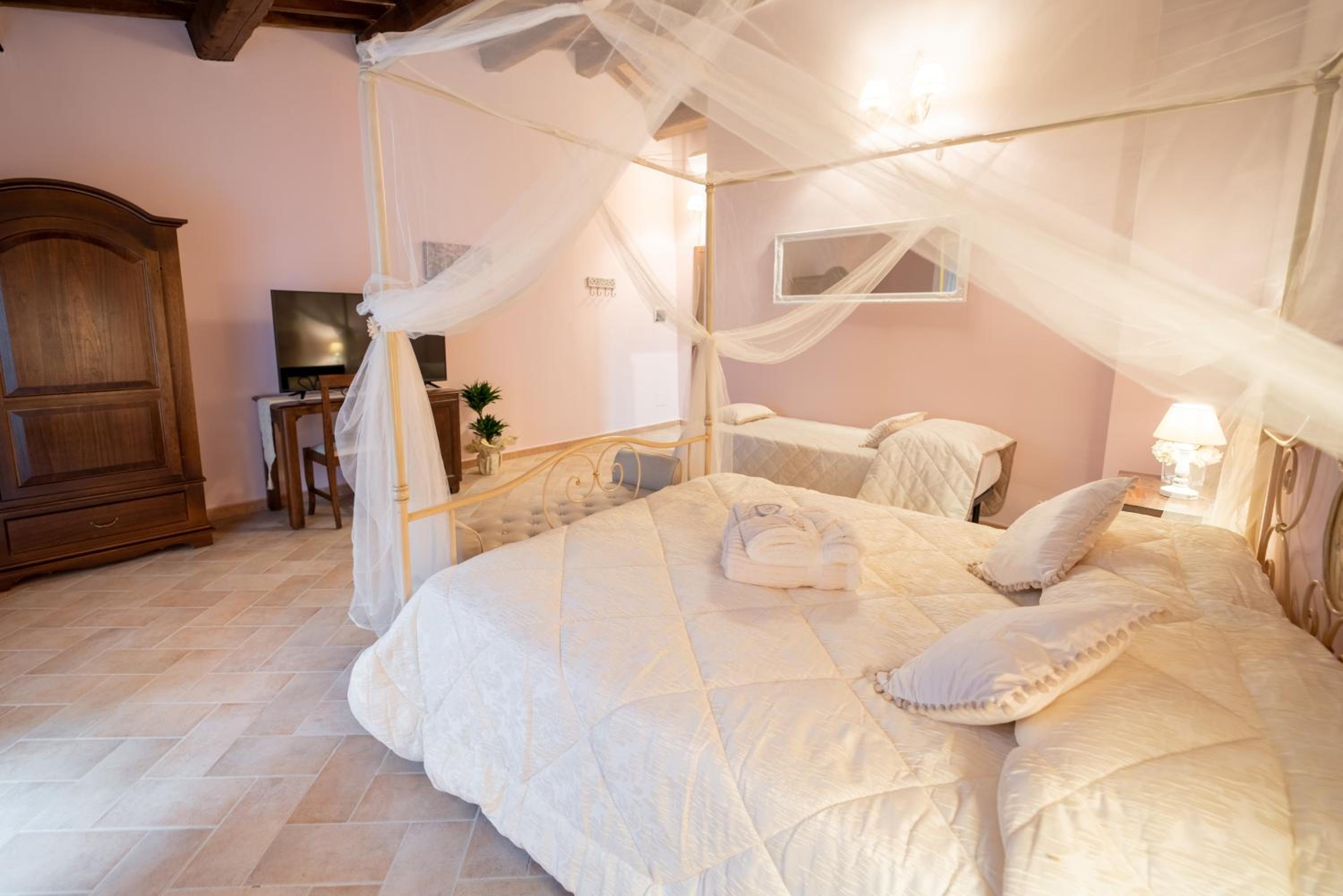 Deluxe Triple Room photo 3