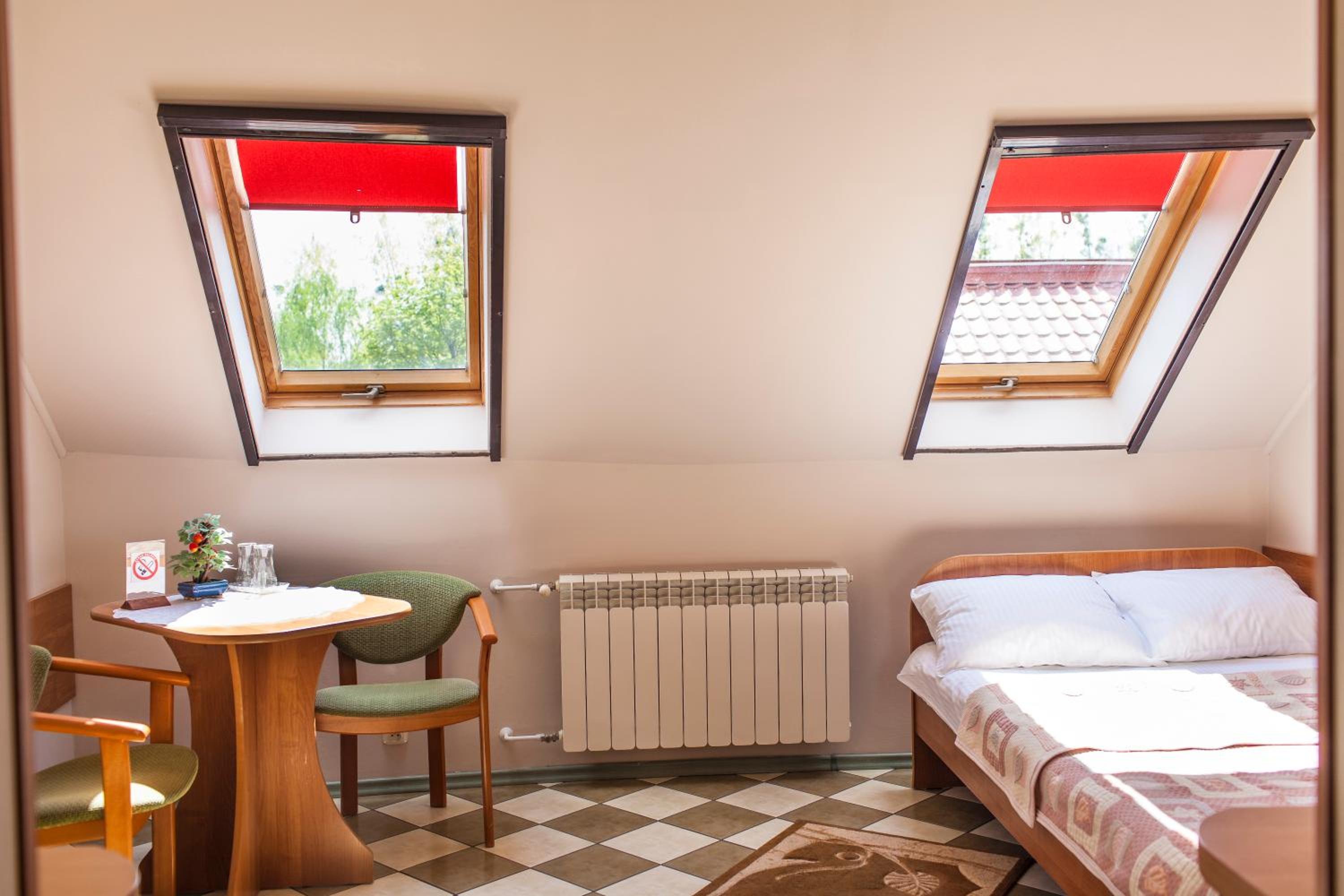 Double or Twin Room - Photo 8