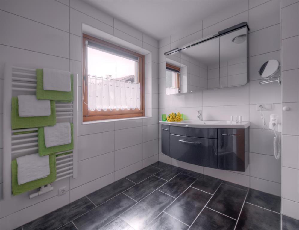 Two-Bedroom Apartment with Shower  photo 3