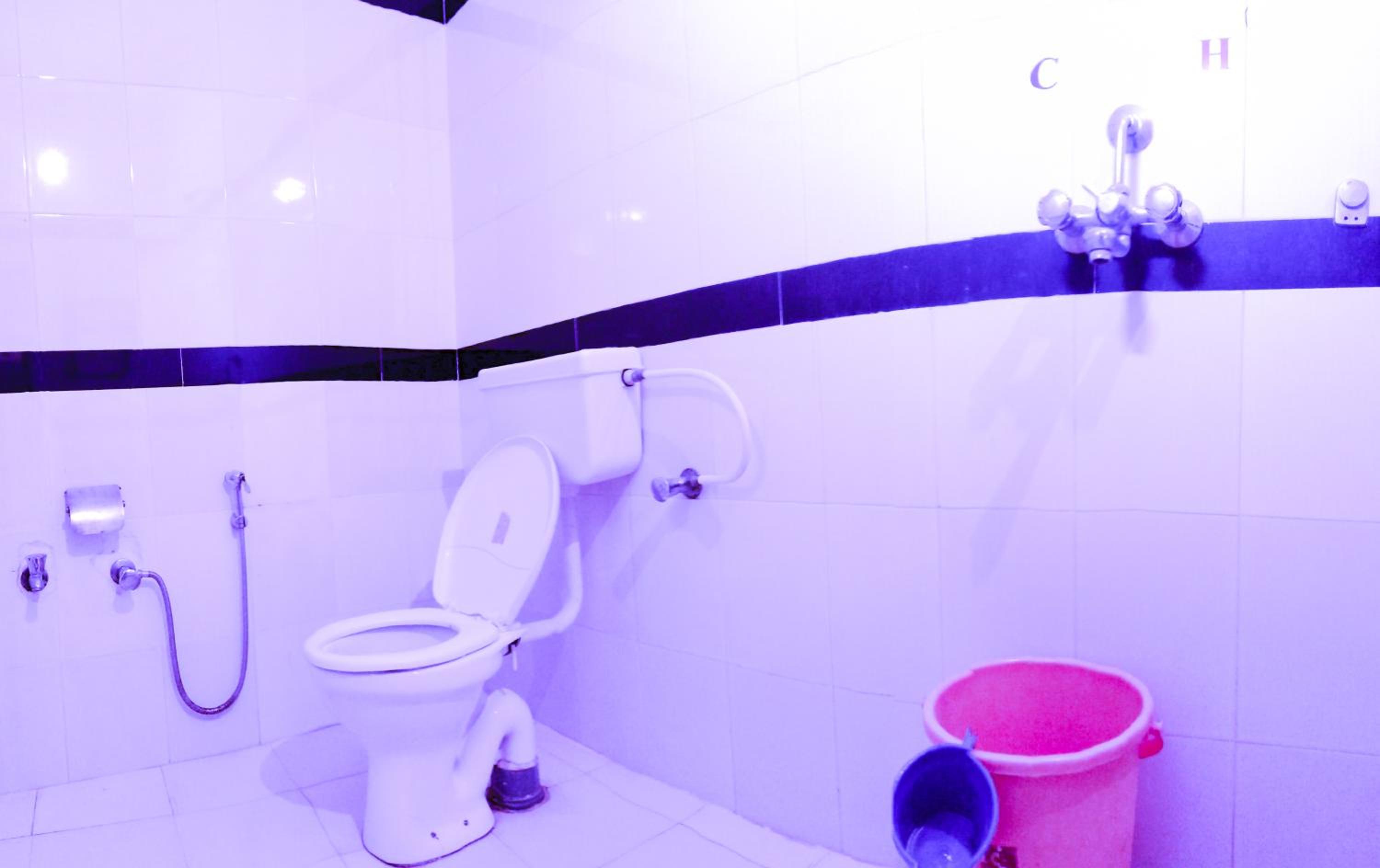 Budget Double Room - Photo 14