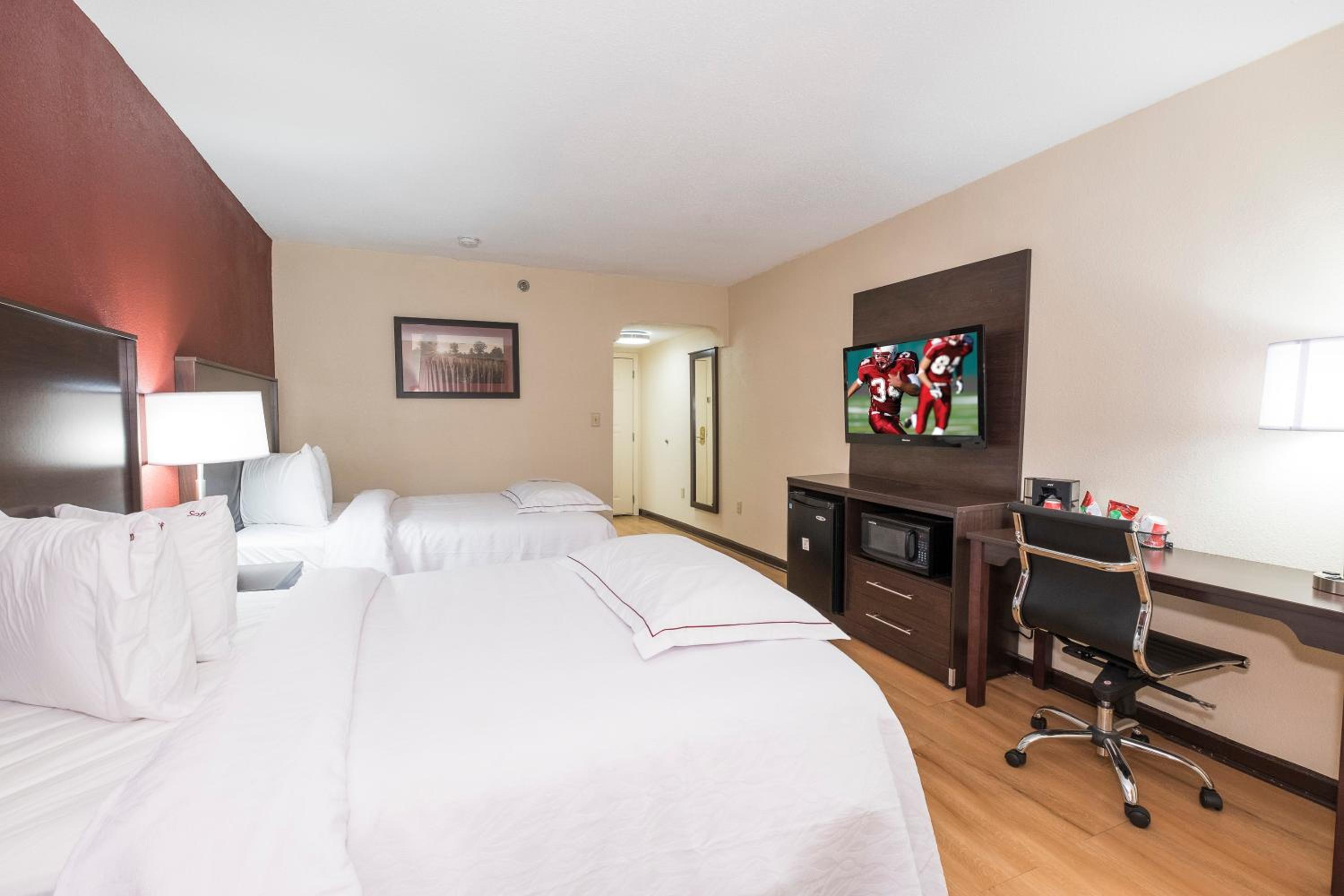  Premium Room with Two Double Beds Smoke Free (Upgraded Bedding and Snack Box) - Photo 9