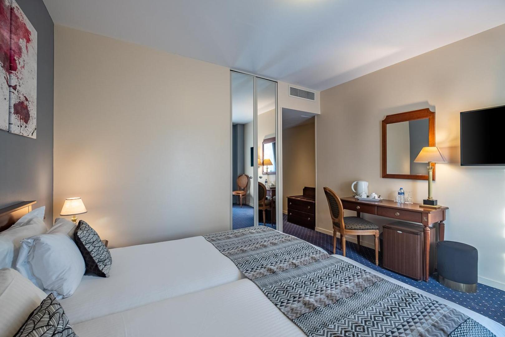 Superior Double Room with Two Single Beds photo 3