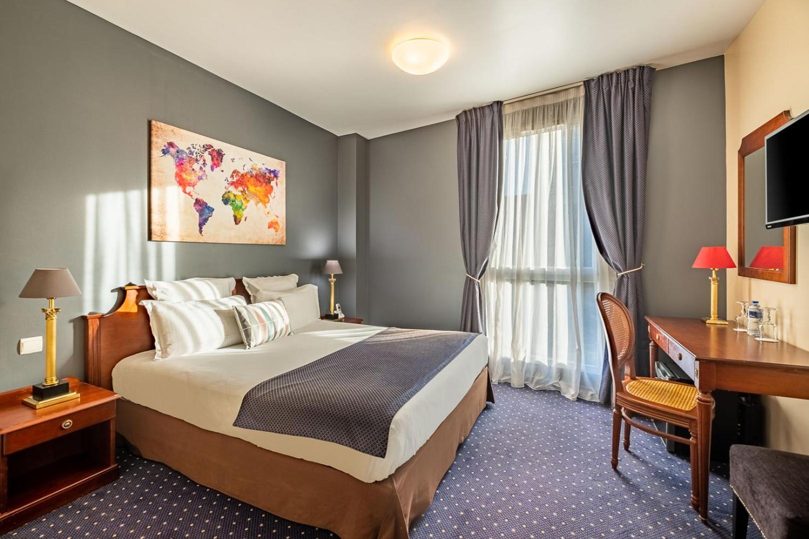 Executive Queen Room with Queen Bed photo 2