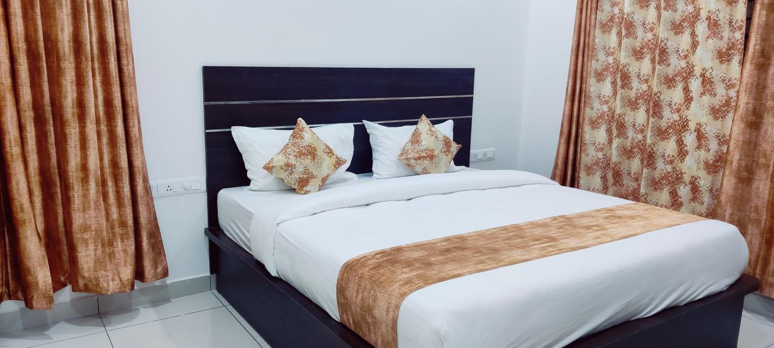 Three-Bedroom Apartment - Photo 10