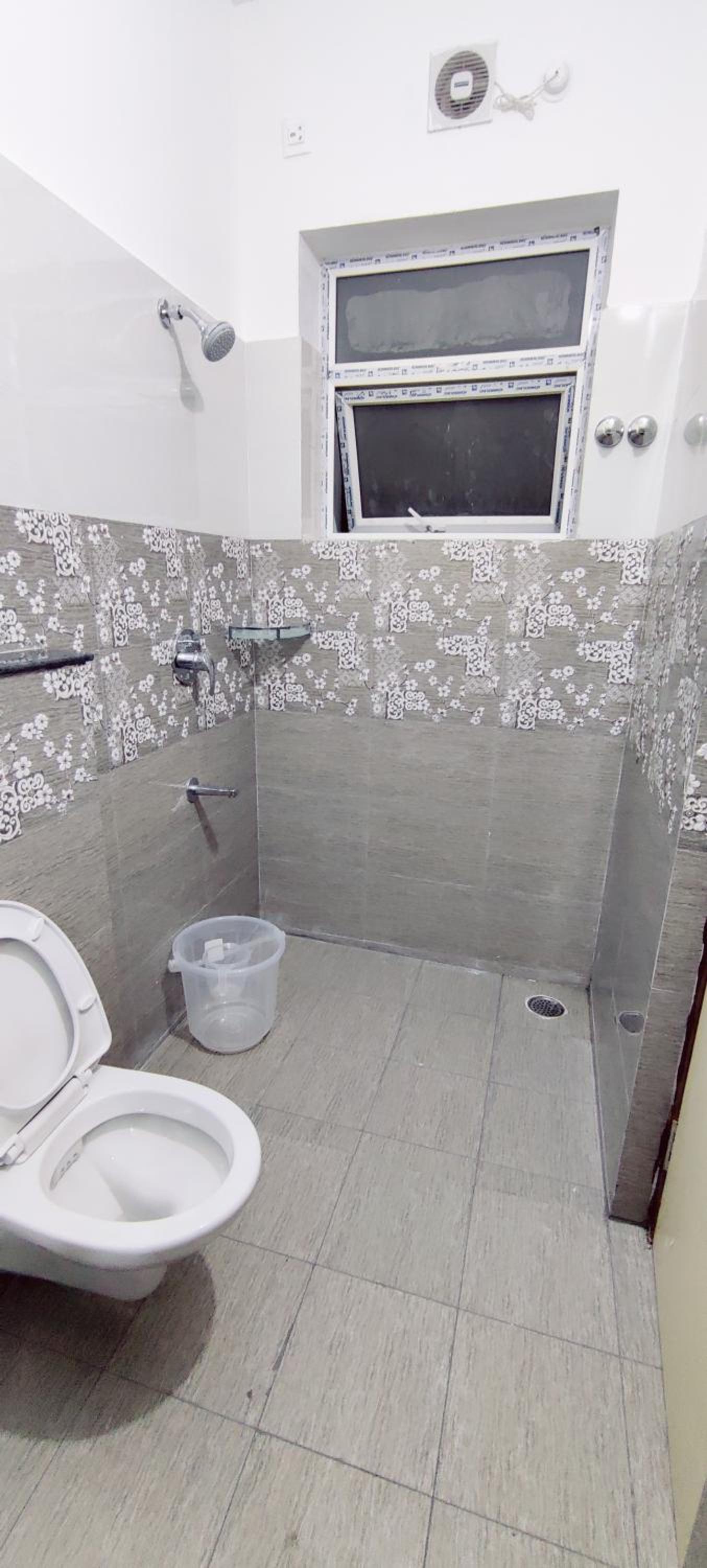Three-Bedroom Apartment - Photo 6