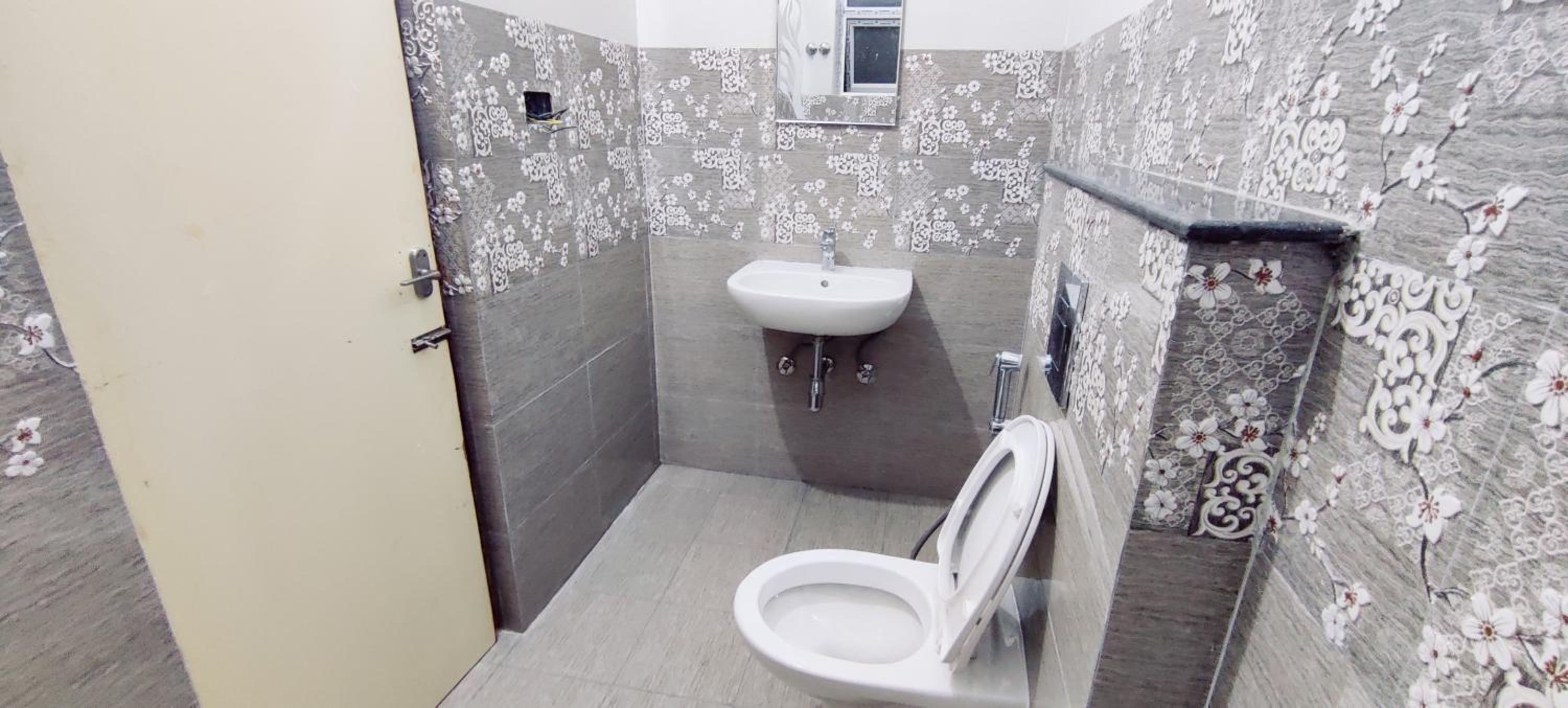 Three-Bedroom Apartment - Photo 2