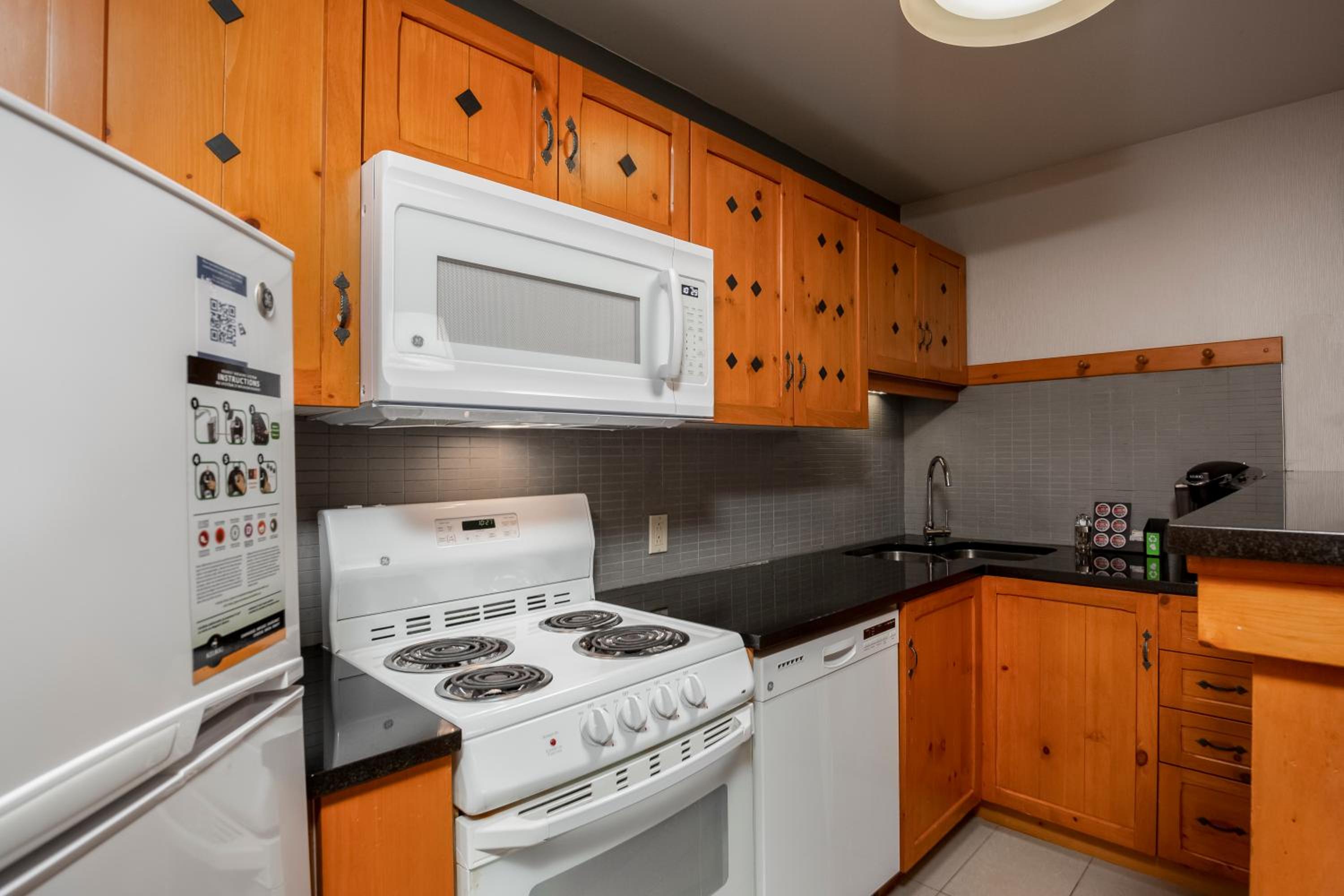 Two-Bedroom Suite - Photo 3