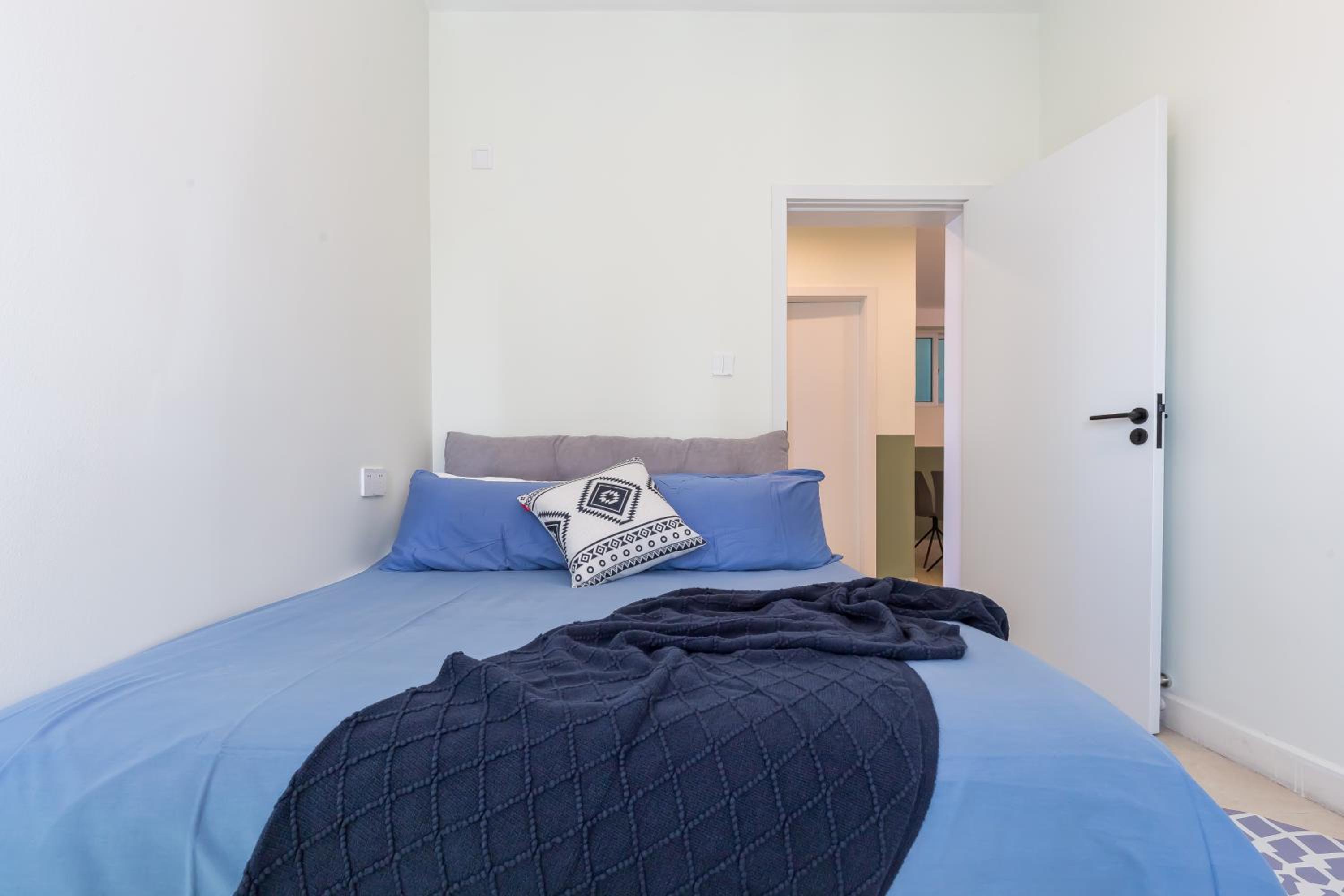 Deluxe Suite with Sea View - Photo 91