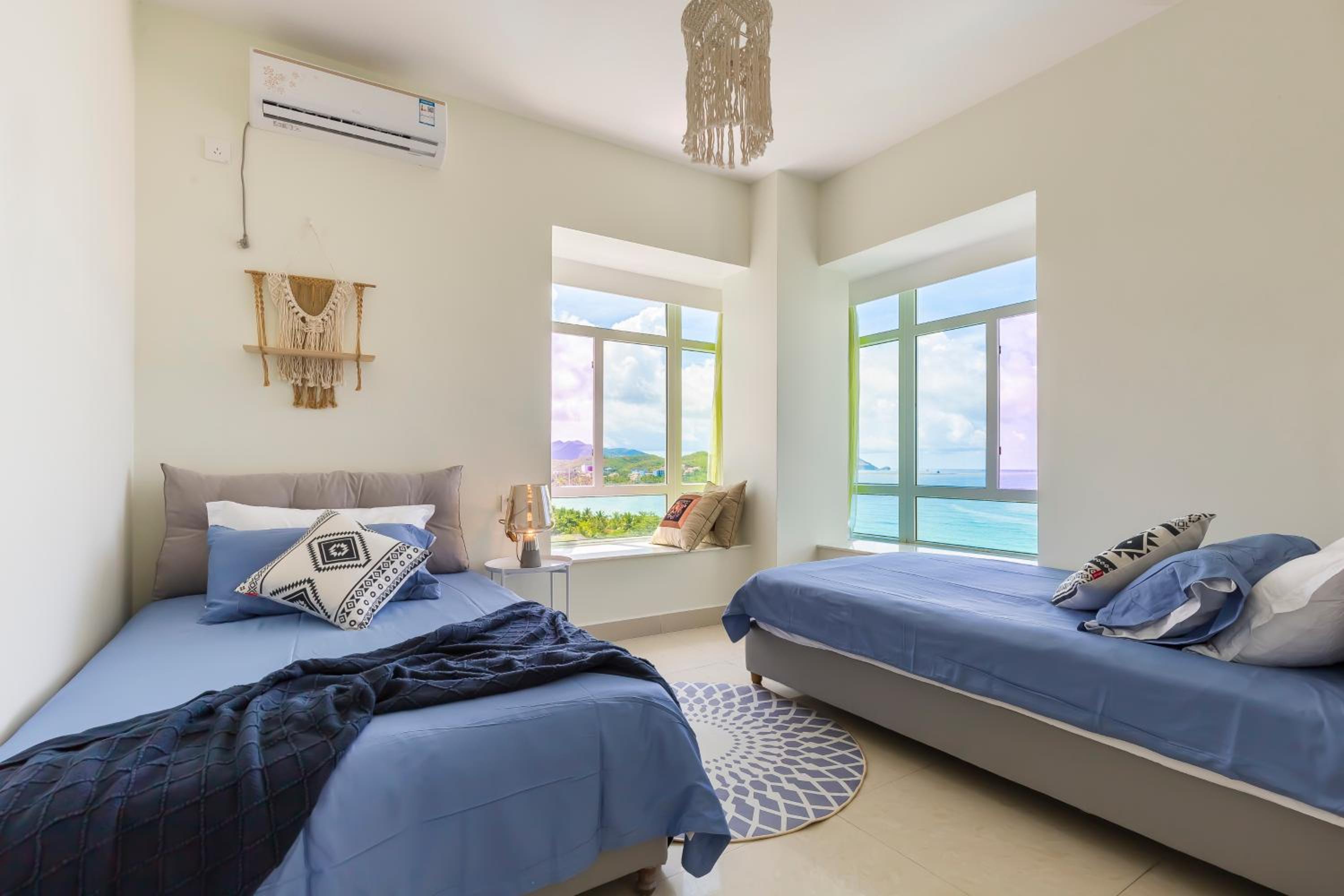 Deluxe Suite with Sea View - Photo 93