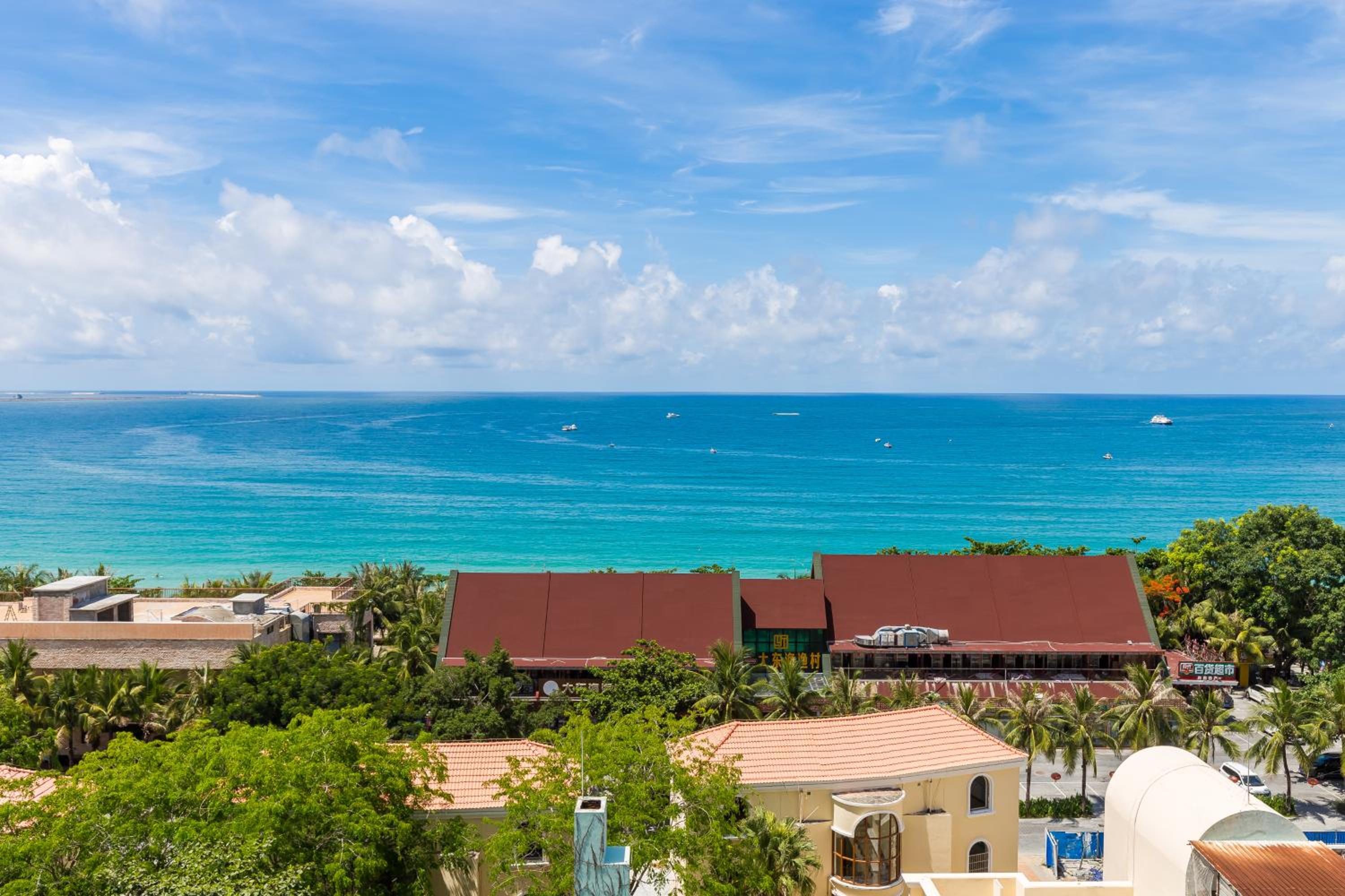 Deluxe Suite with Sea View - Photo 54