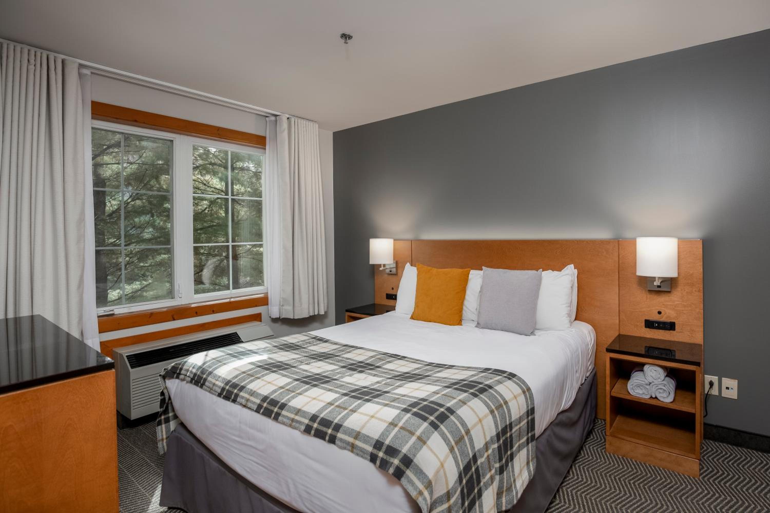 Two-Bedroom Suite - Photo 4