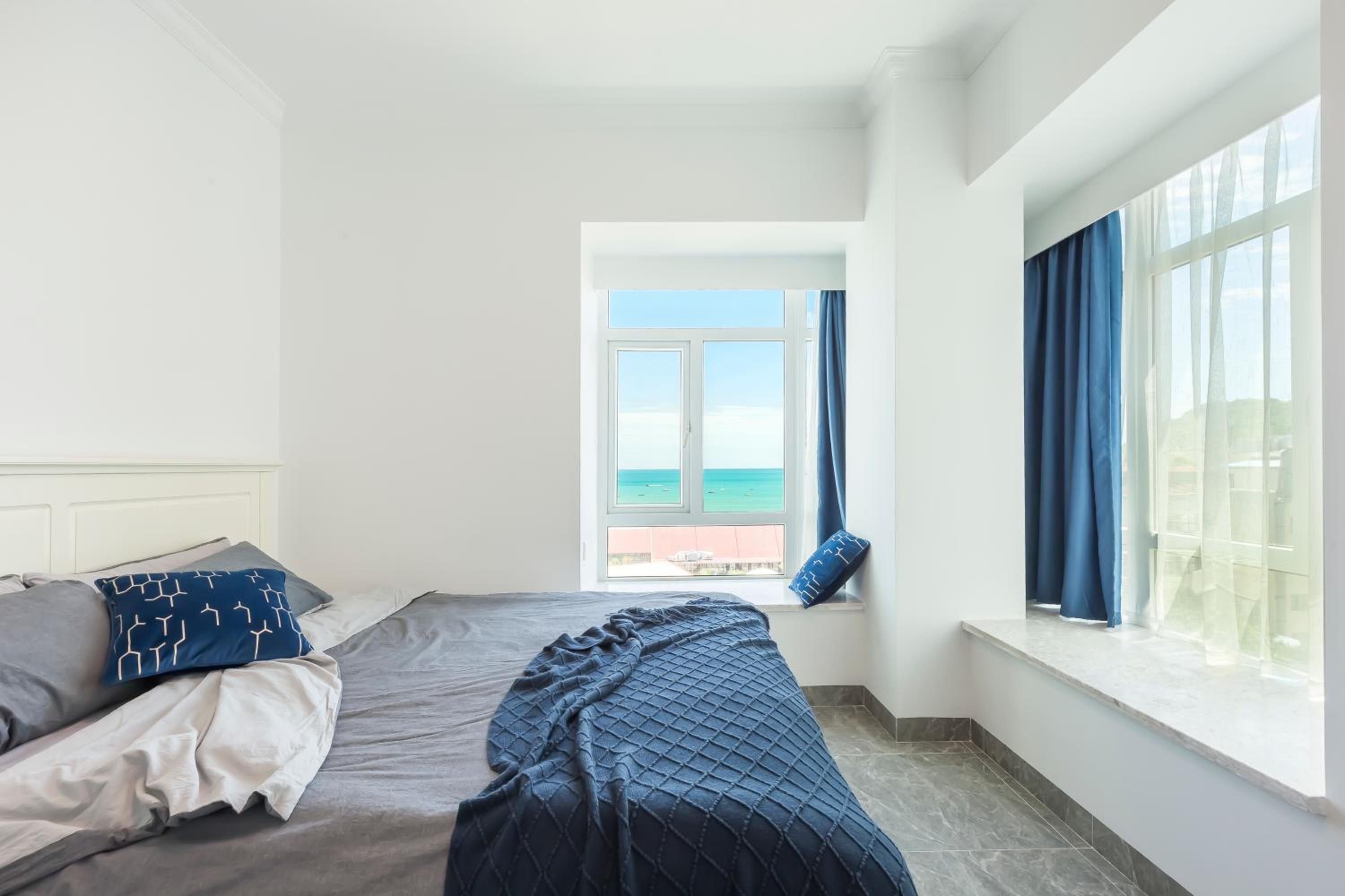 Deluxe Suite with Sea View - Photo 99