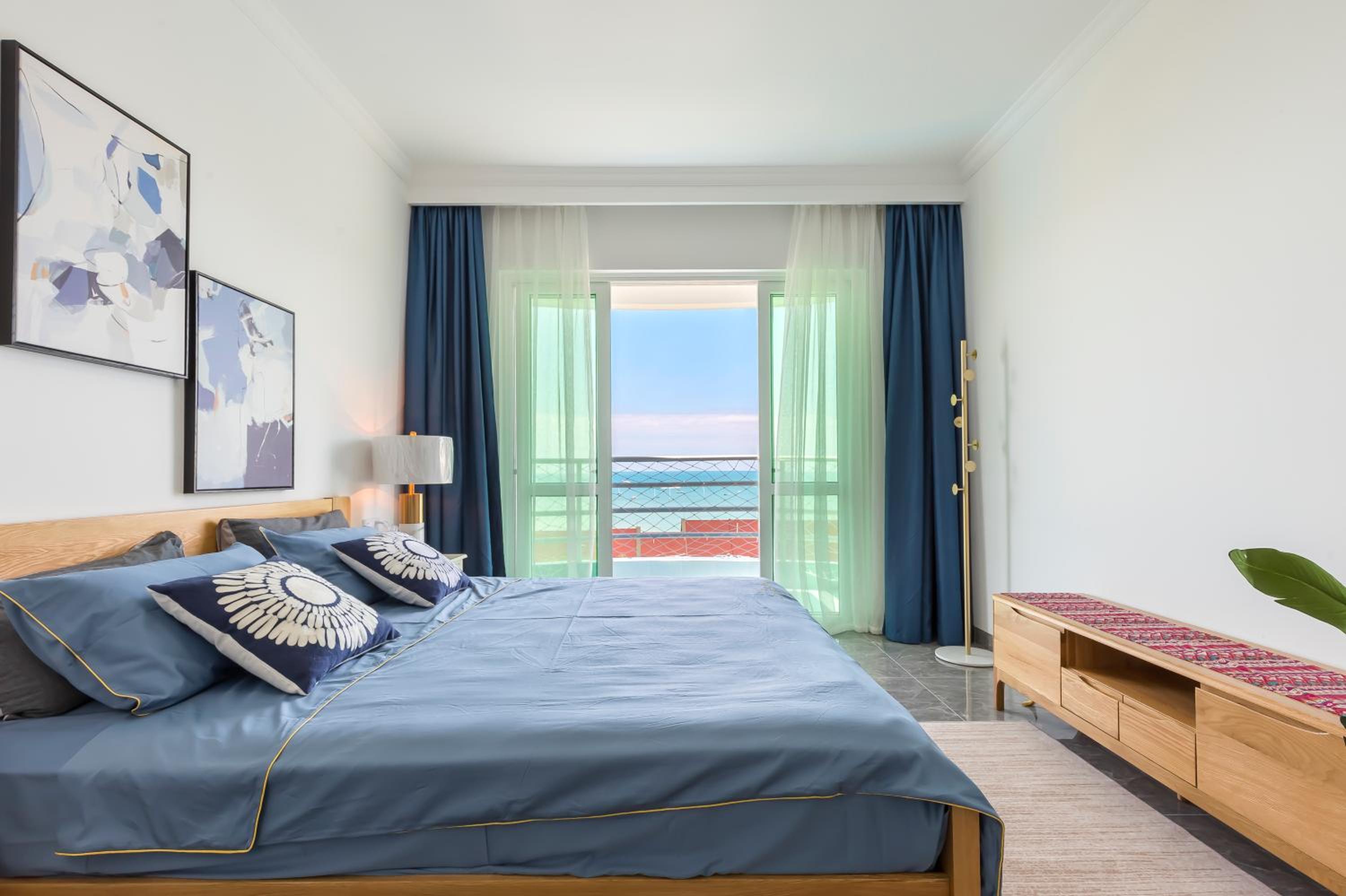 Deluxe Suite with Sea View - Photo 98