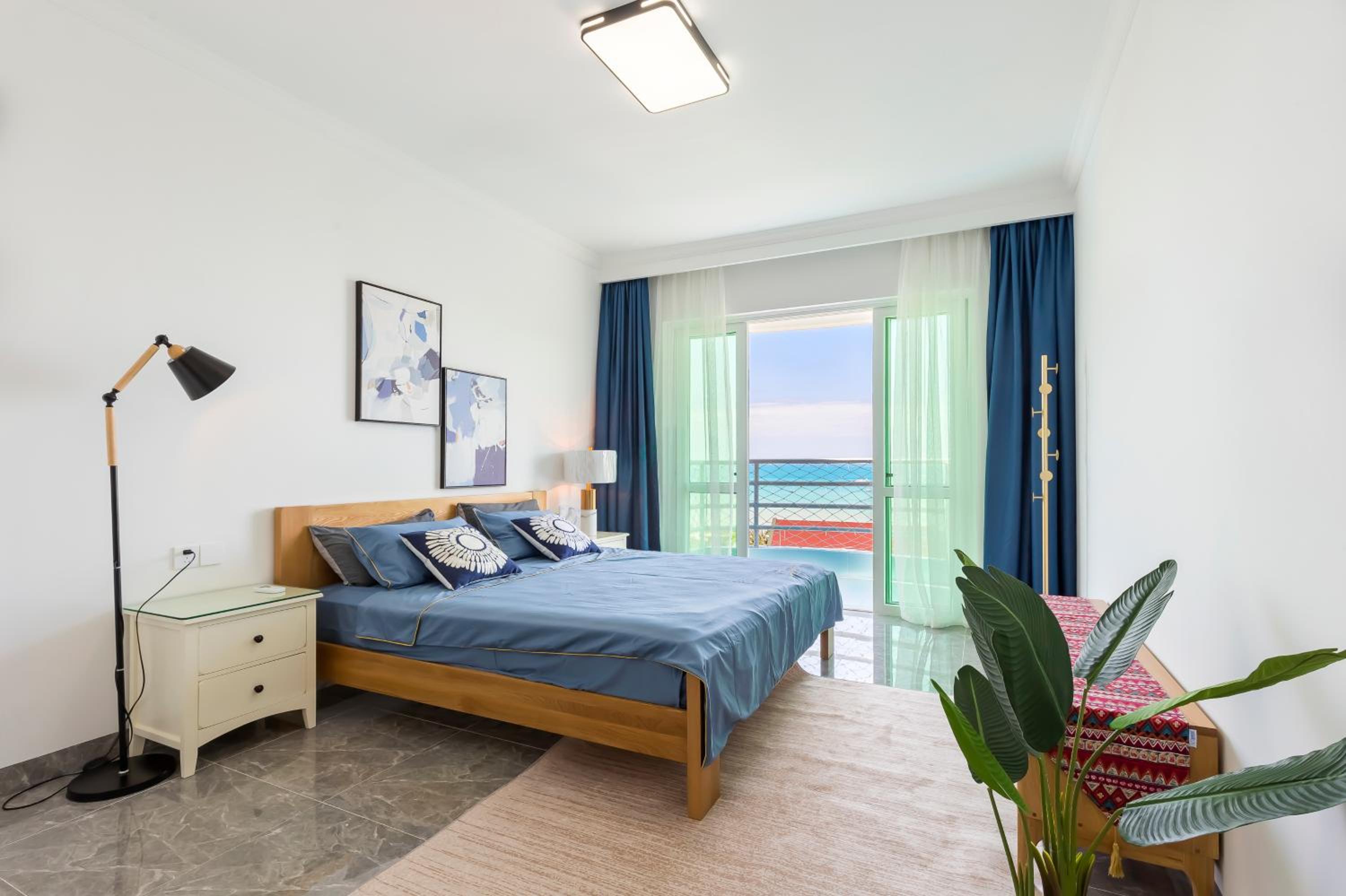 Deluxe Suite with Sea View - Photo 97