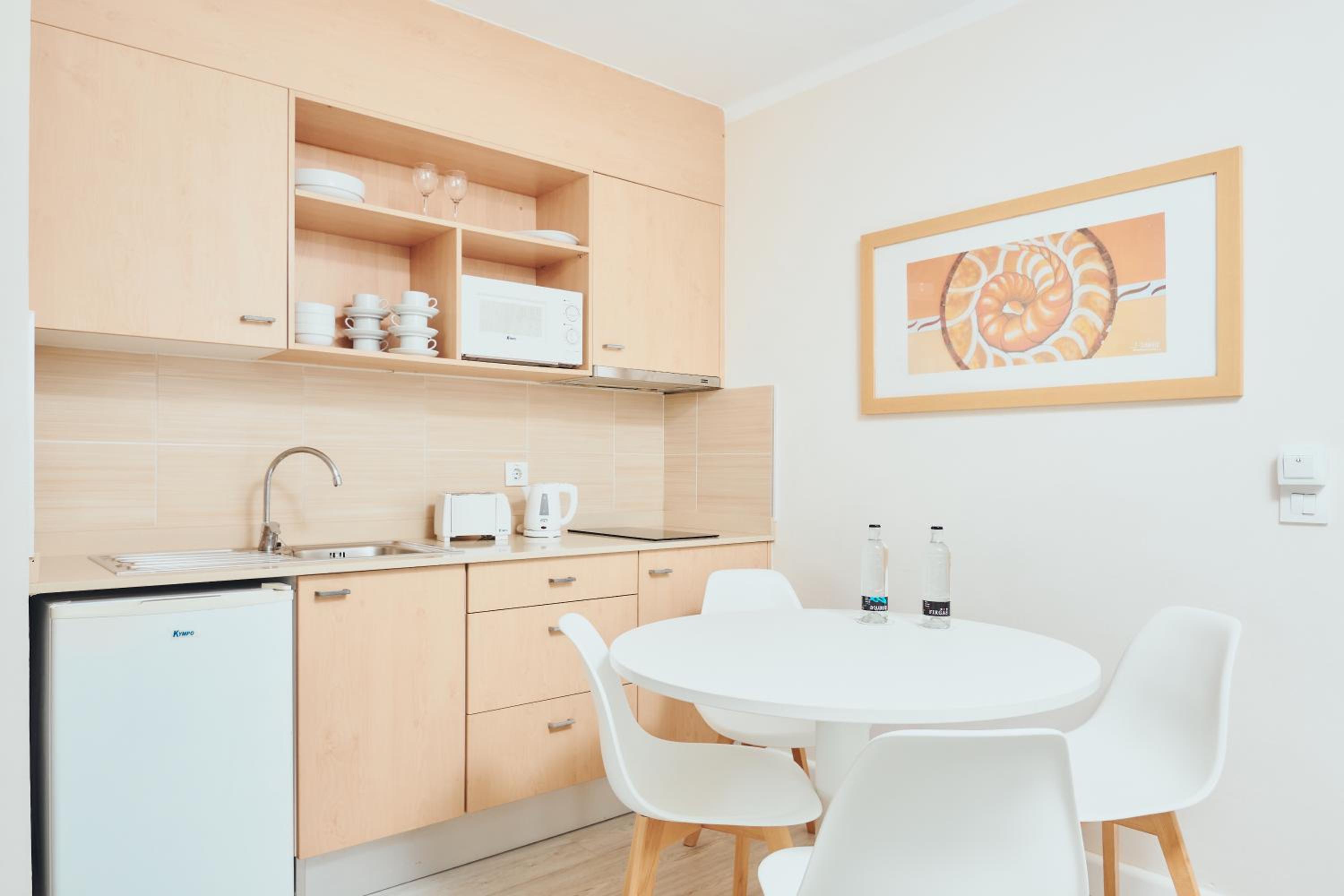 One-Bedroom Apartment (2 Adults + 2 Children) photo 2