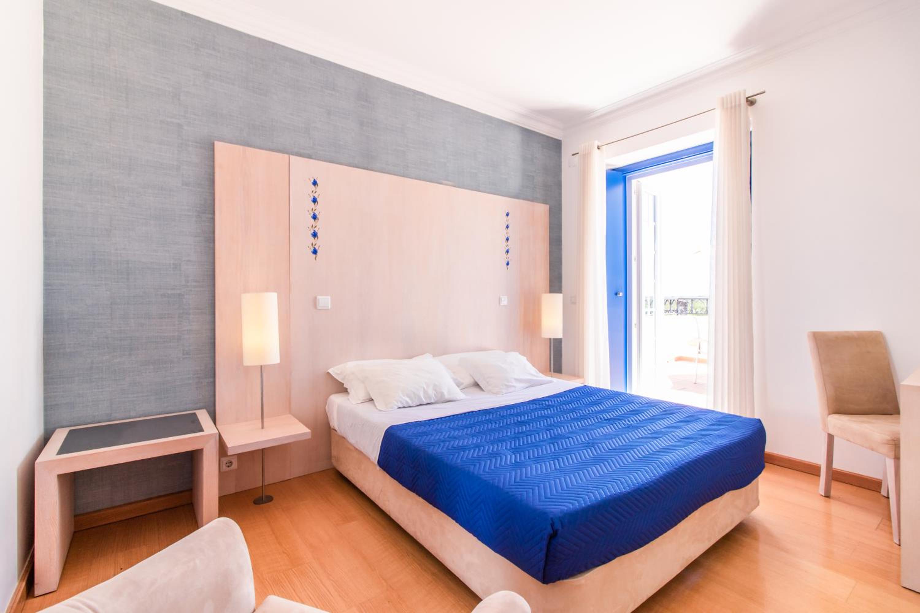 Suite - Photo 1