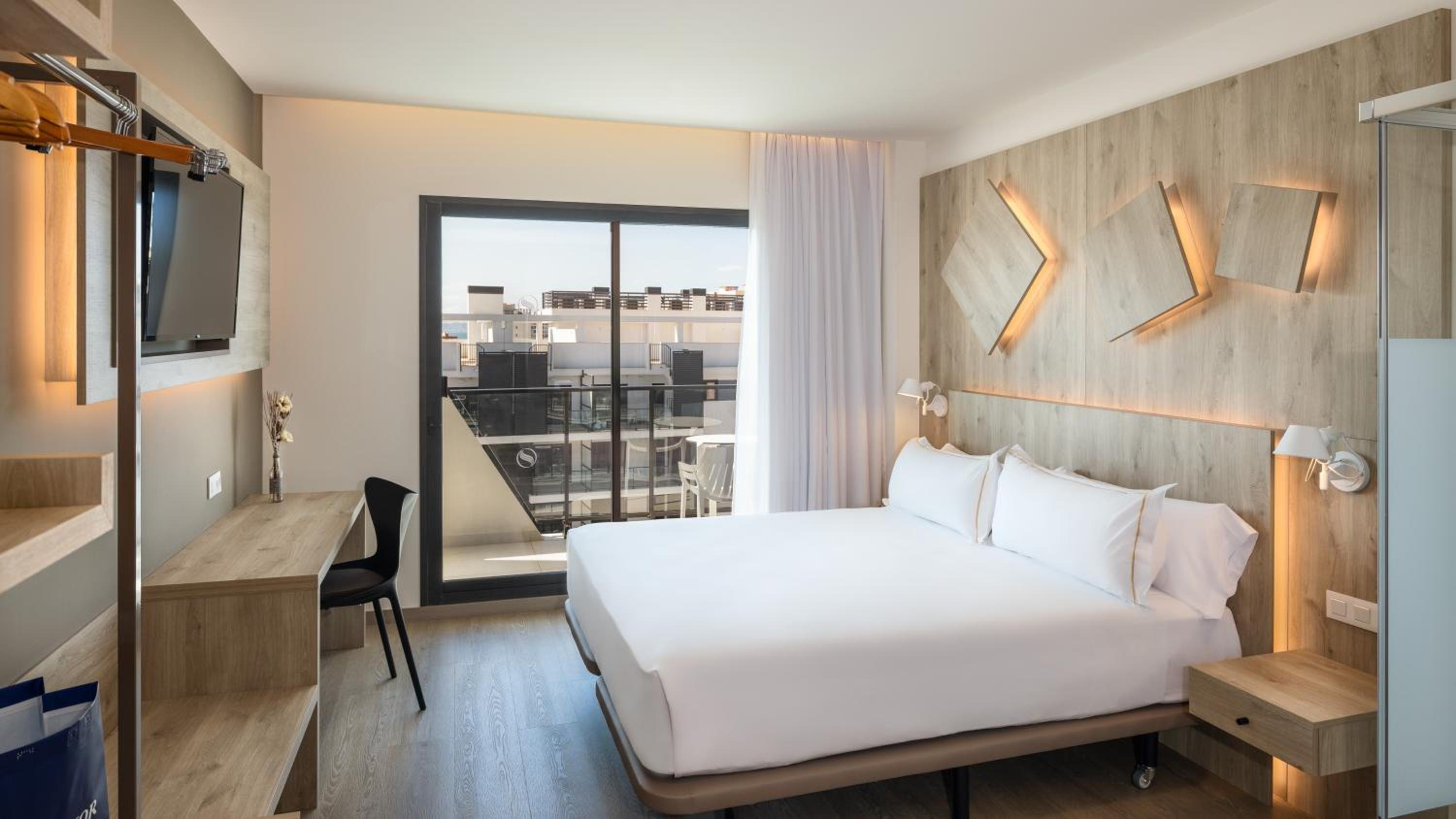 Double Room with Partial Sea View - Photo 2