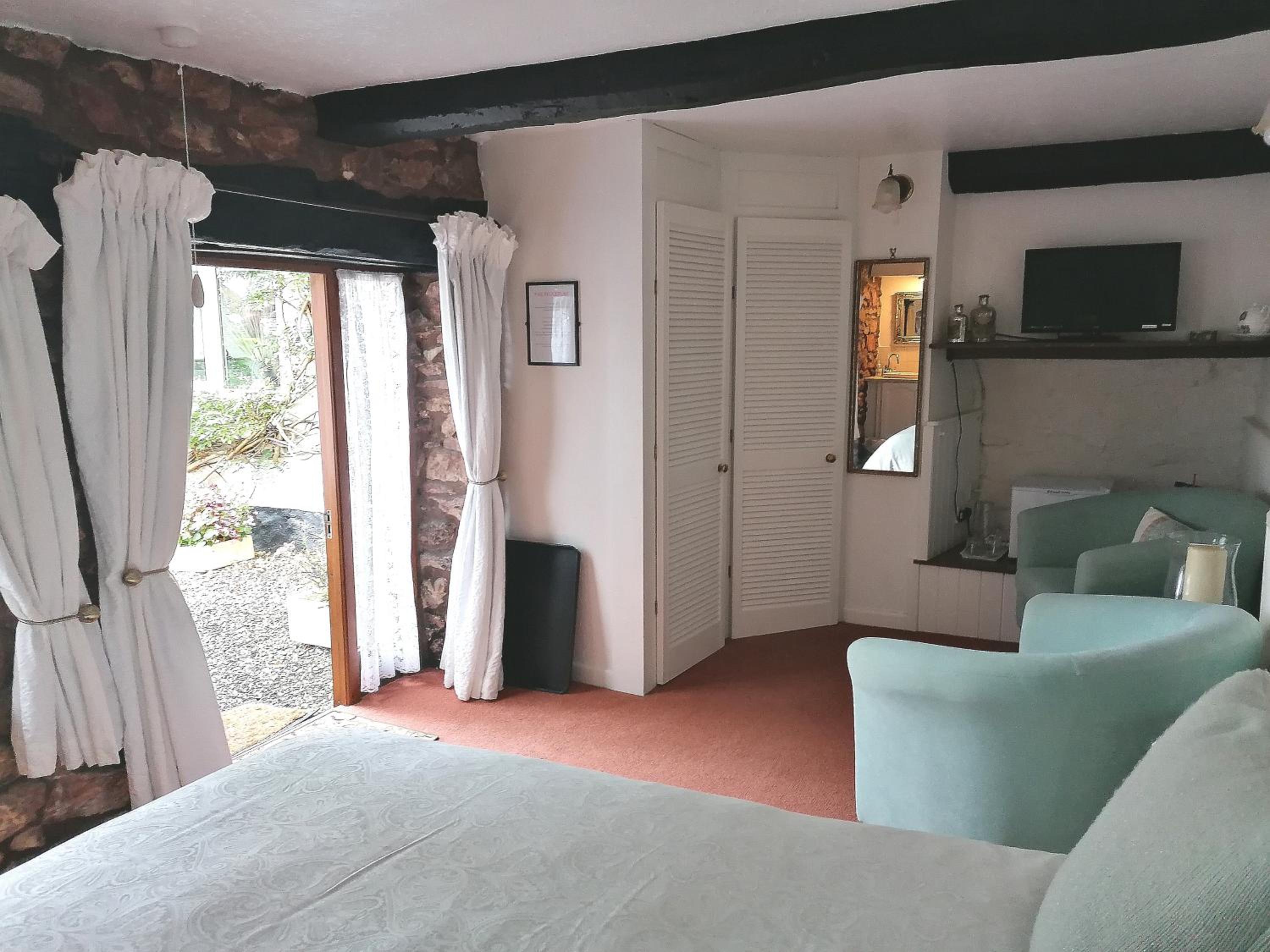 Standard Double Room - Photo 3