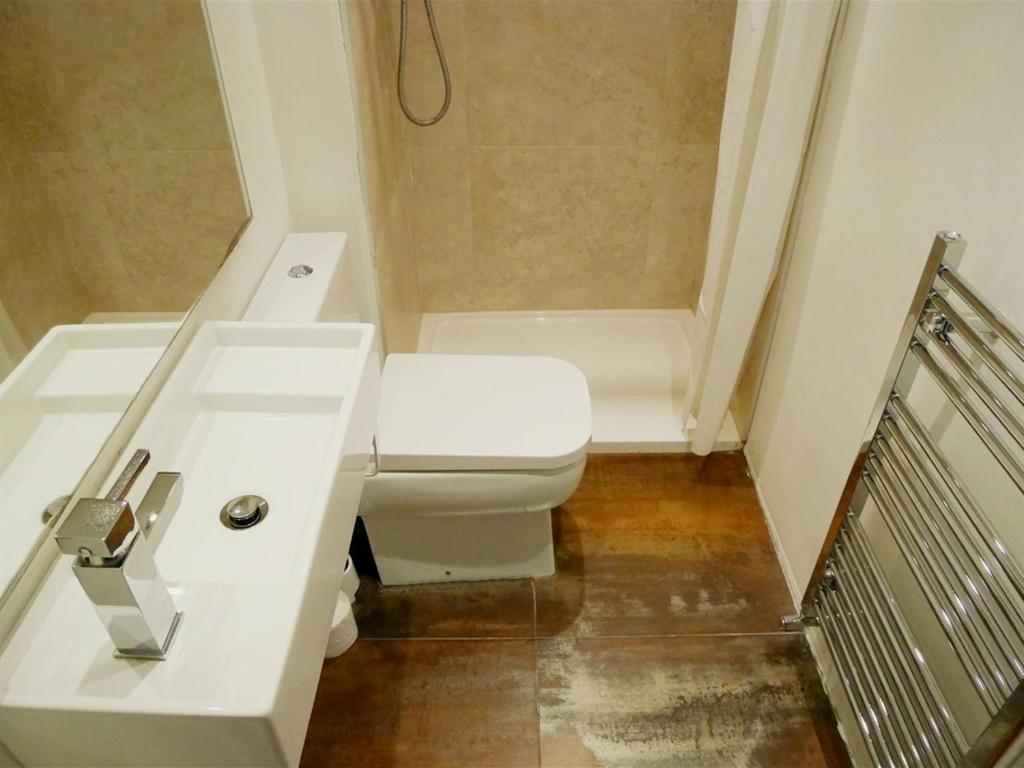 Double Room with Shared Bathroom photo 3