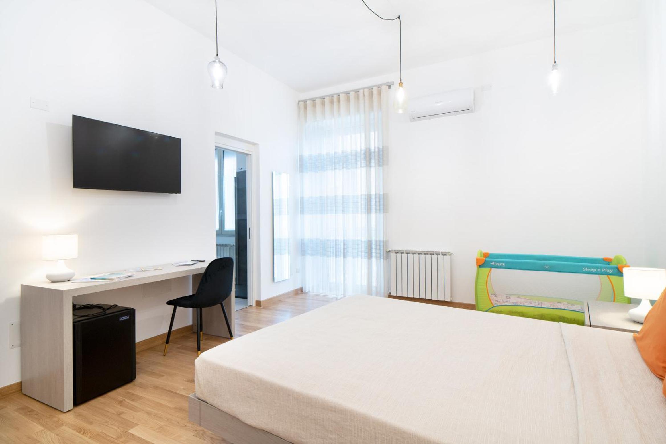 Deluxe Triple Room - Photo 9