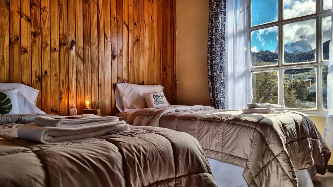 Twin Room with Private Bathroom photo 2