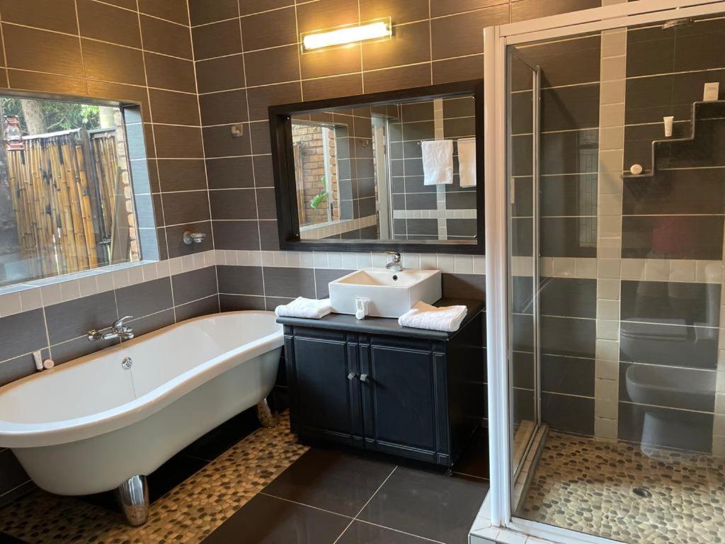 Executive Suite - Photo 16