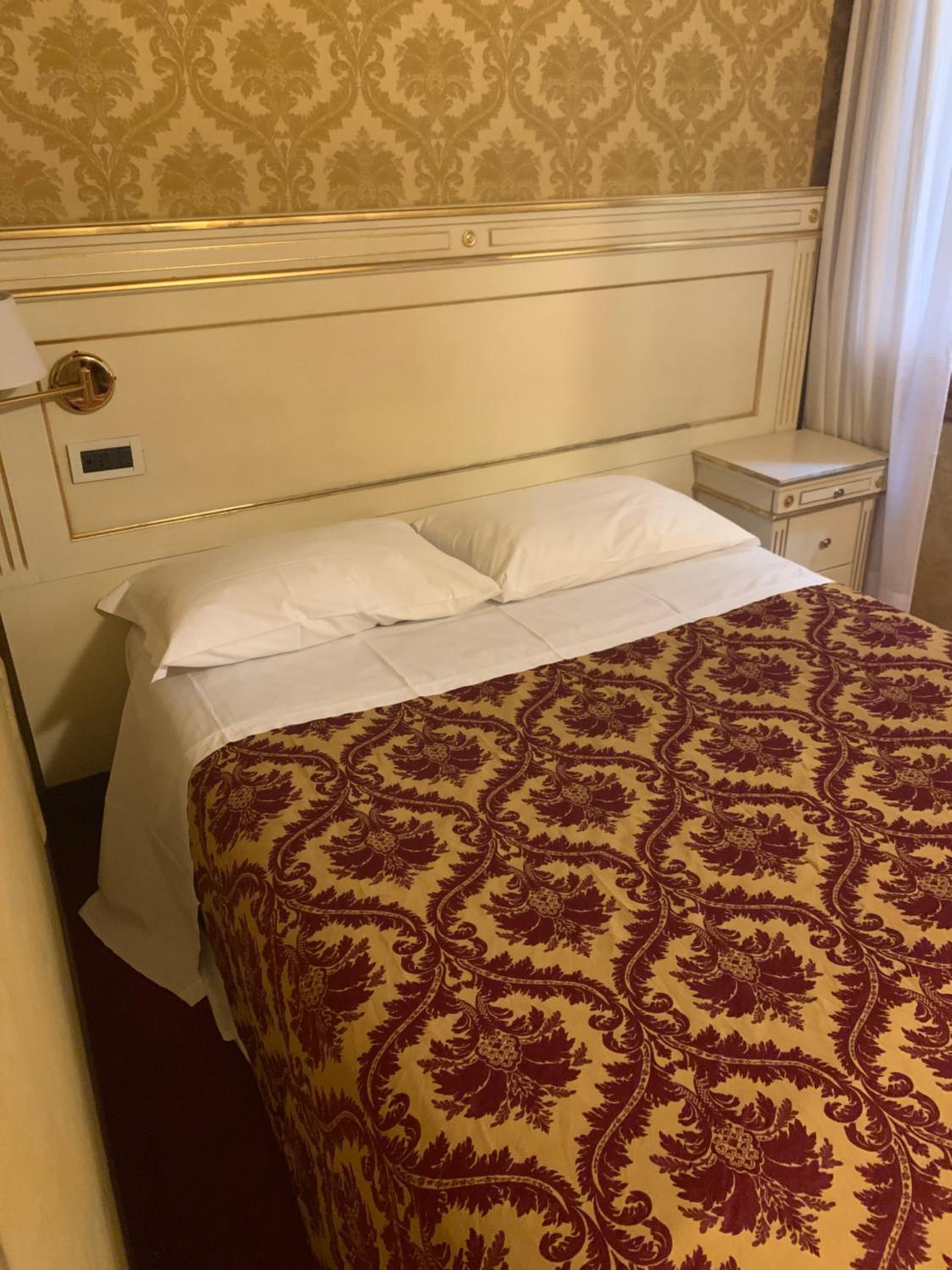 Single Room with Private Bathroom photo 3