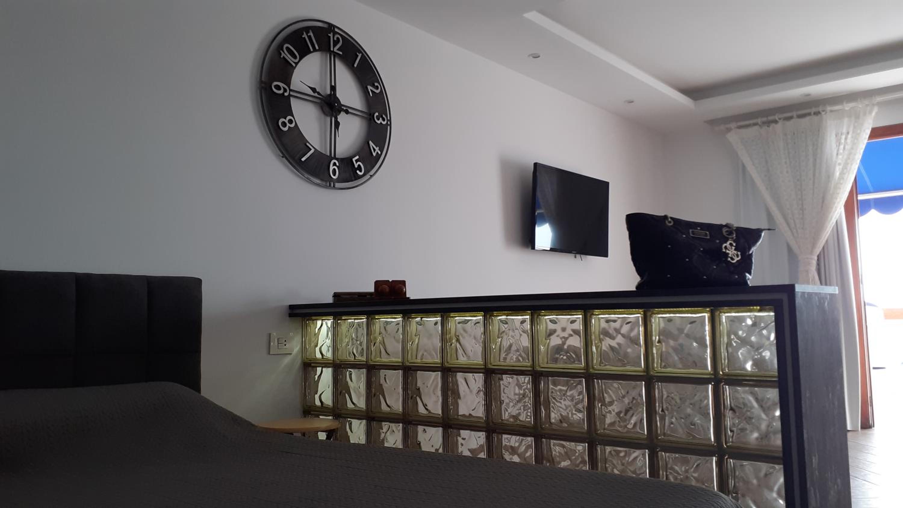 One-Bedroom Apartment - Photo 5