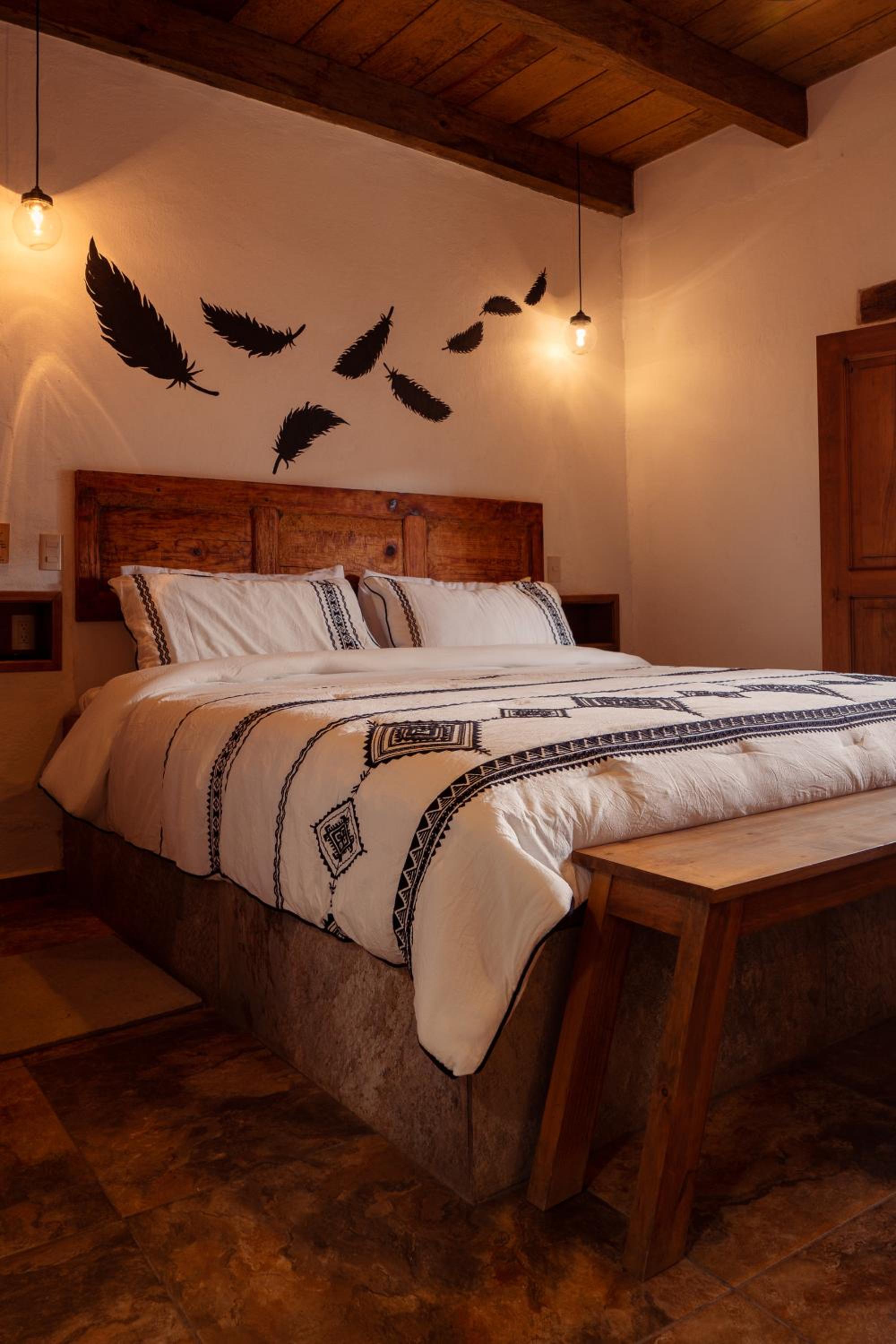 Deluxe King Room - Photo 7