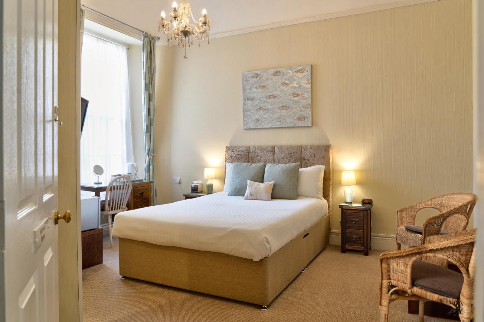 King Room with En-Suite Shower photo 1