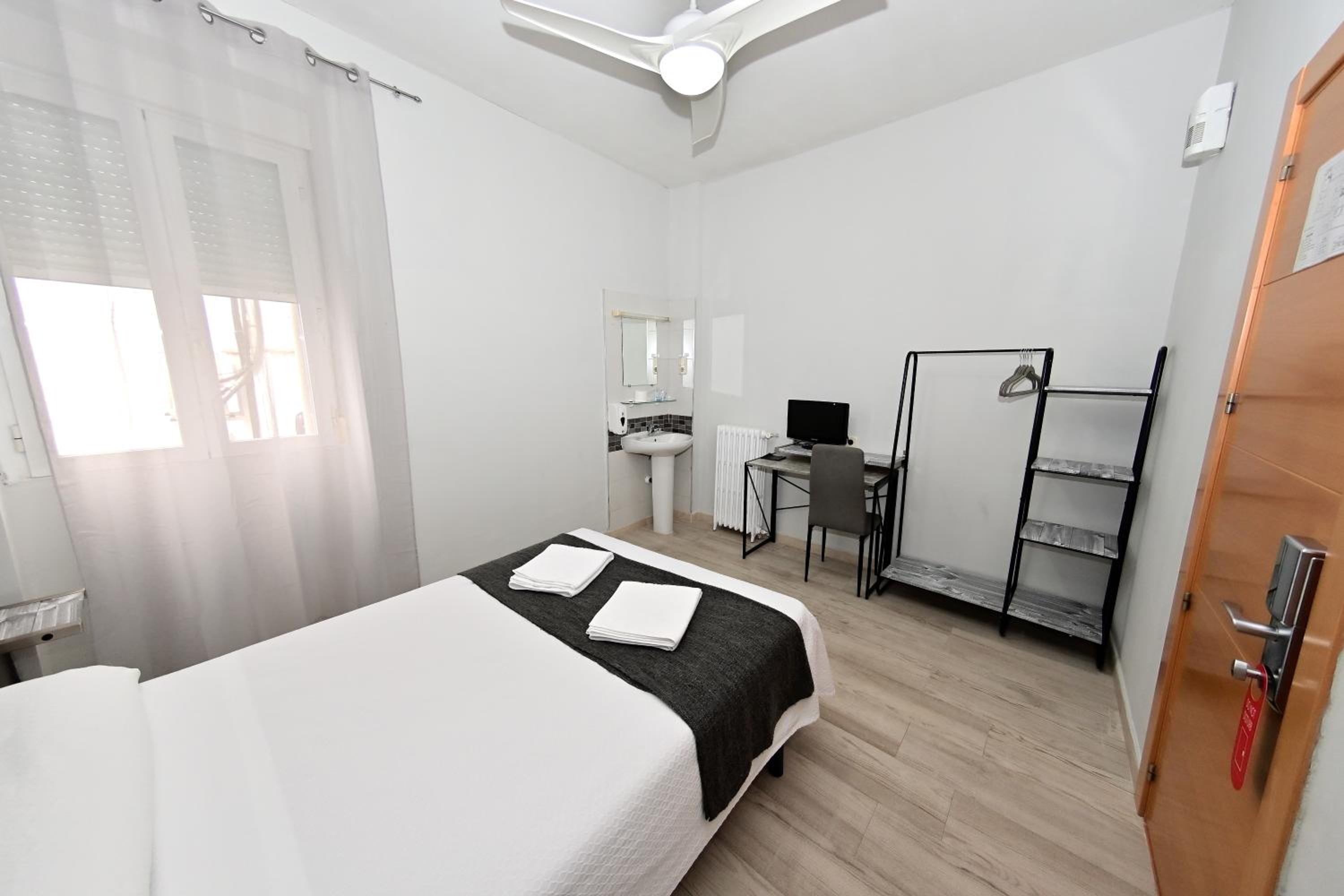Double or Twin Room with Shared Bathroom photo 2