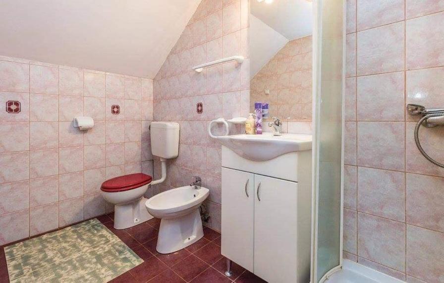 Three-Bedroom Apartment - Photo 6