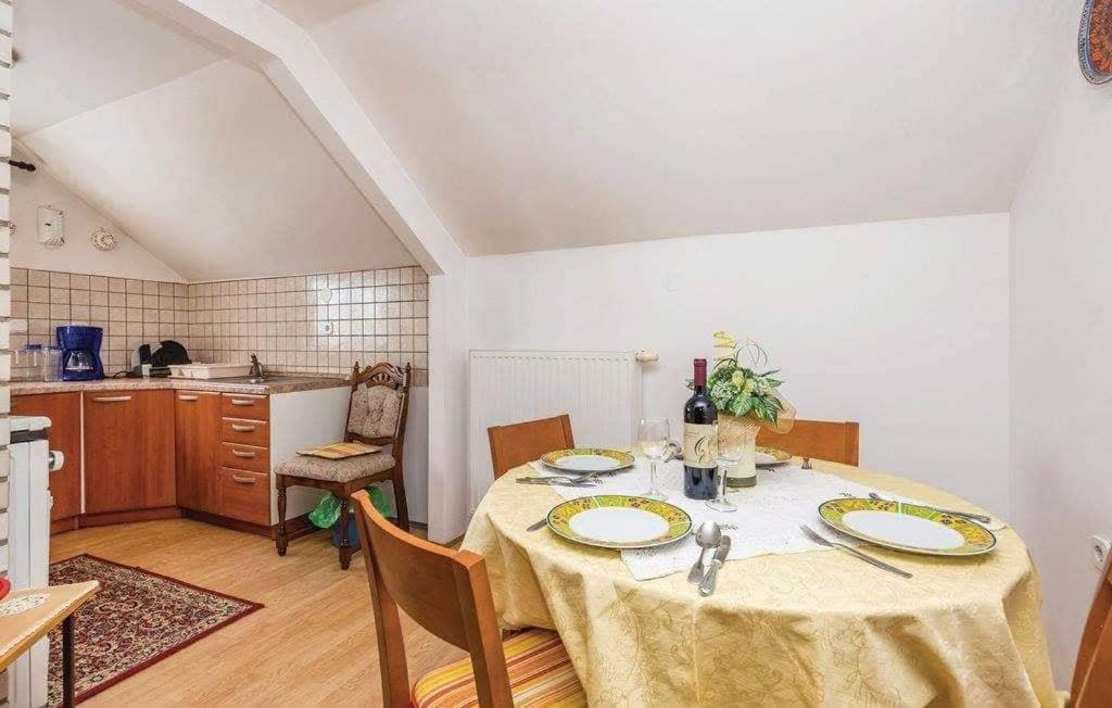 Three-Bedroom Apartment - Photo 8