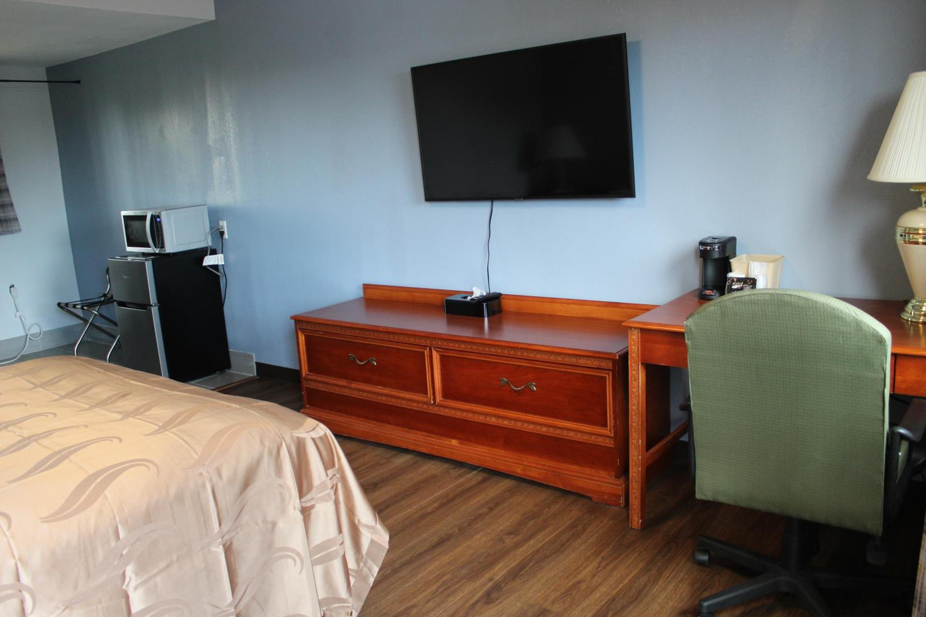 Standard King Room - Non Smoking - Photo 9