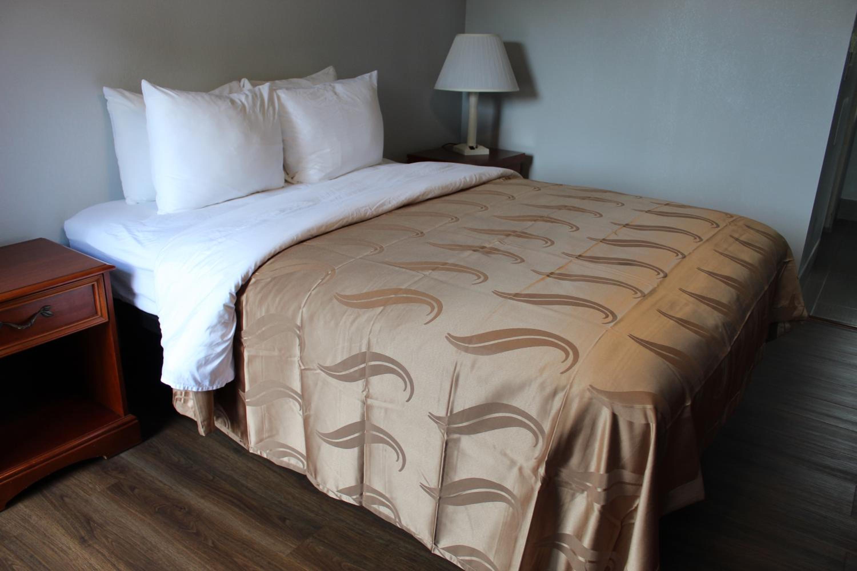 Standard King Room - Non Smoking - Photo 3