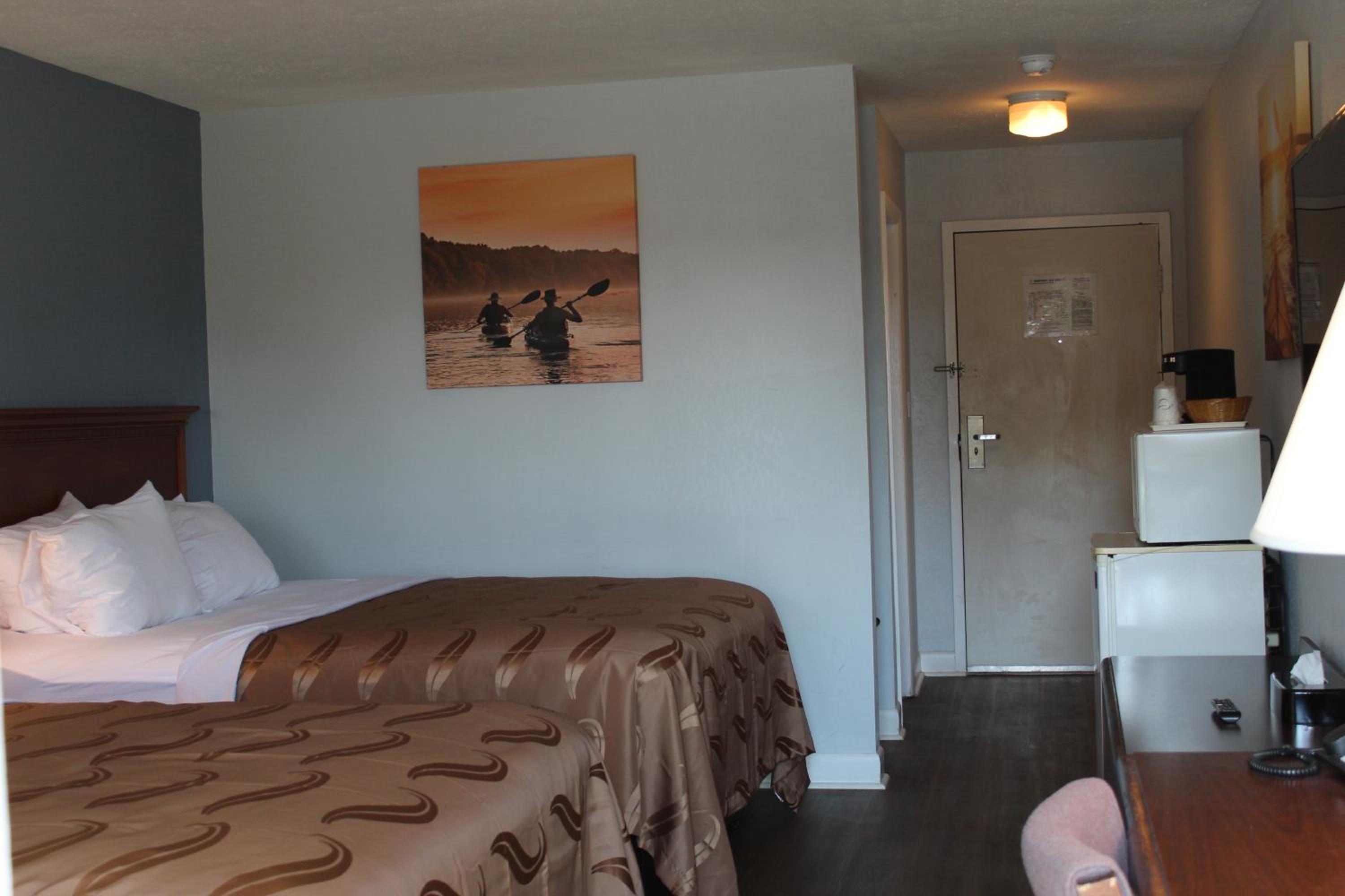 Standard Queen Room with Two Queen Beds - Non Smoking  - Photo 13