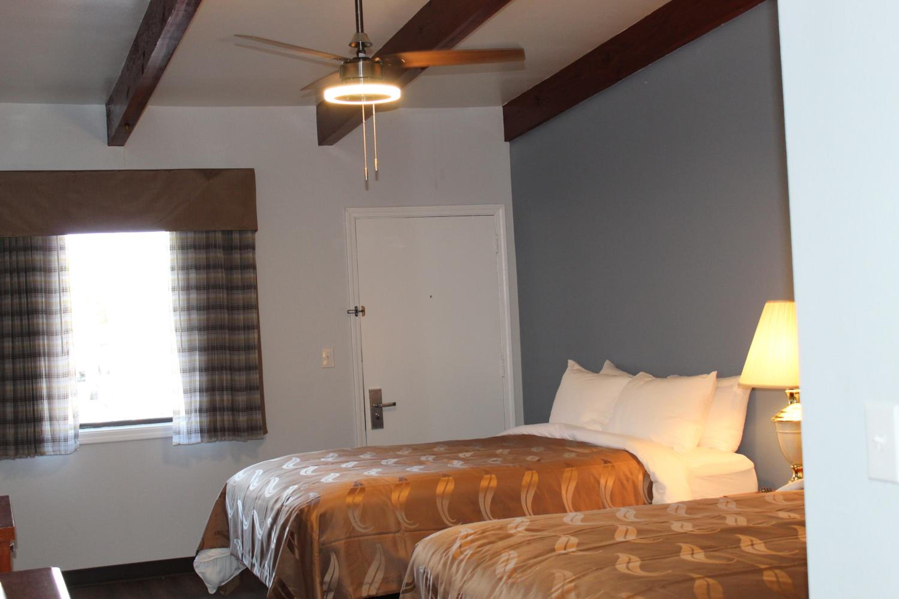 Standard Queen Room with Two Queen Beds - Non Smoking  - Photo 3
