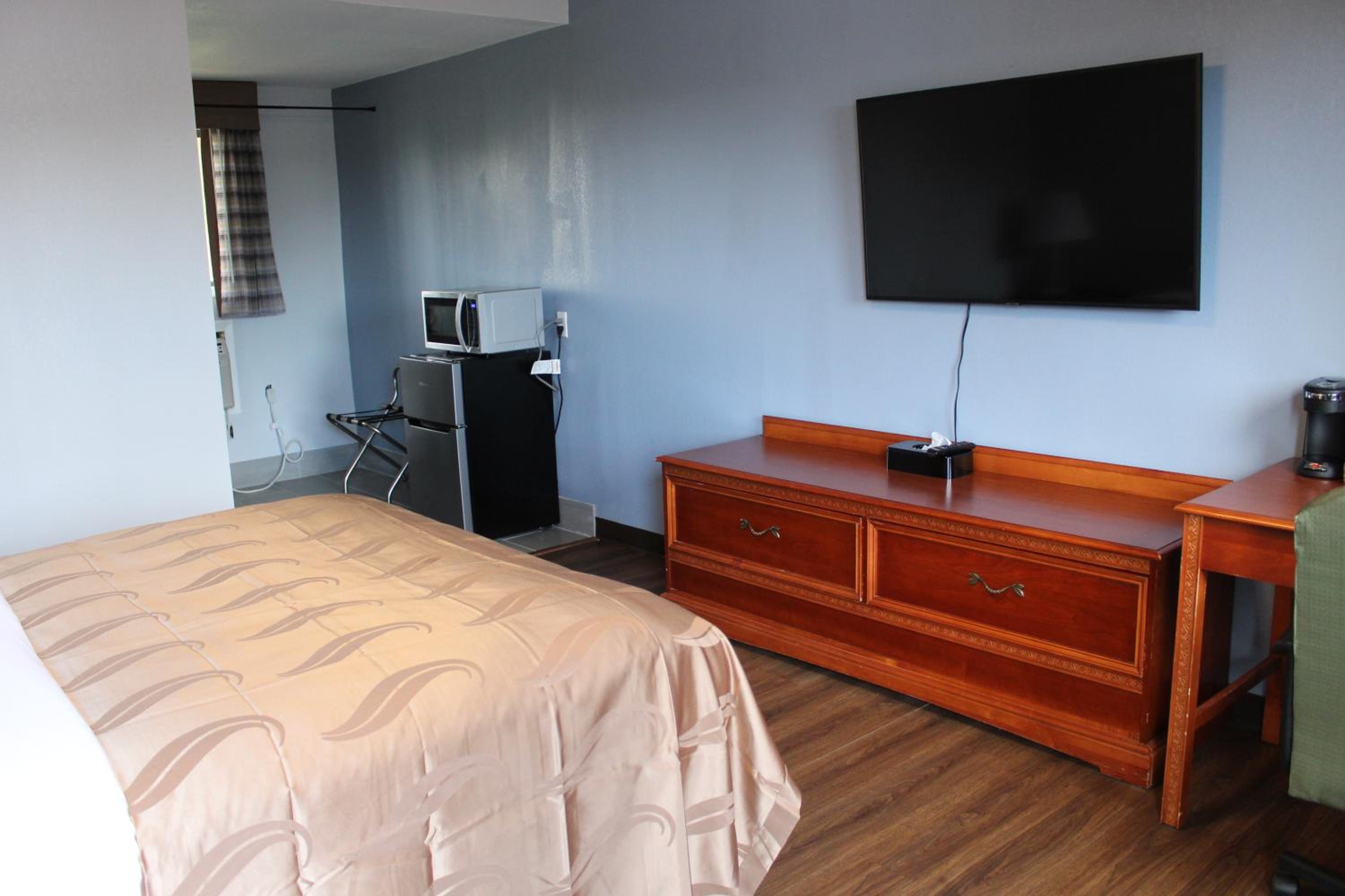 Standard King Room - Non Smoking - Photo 8