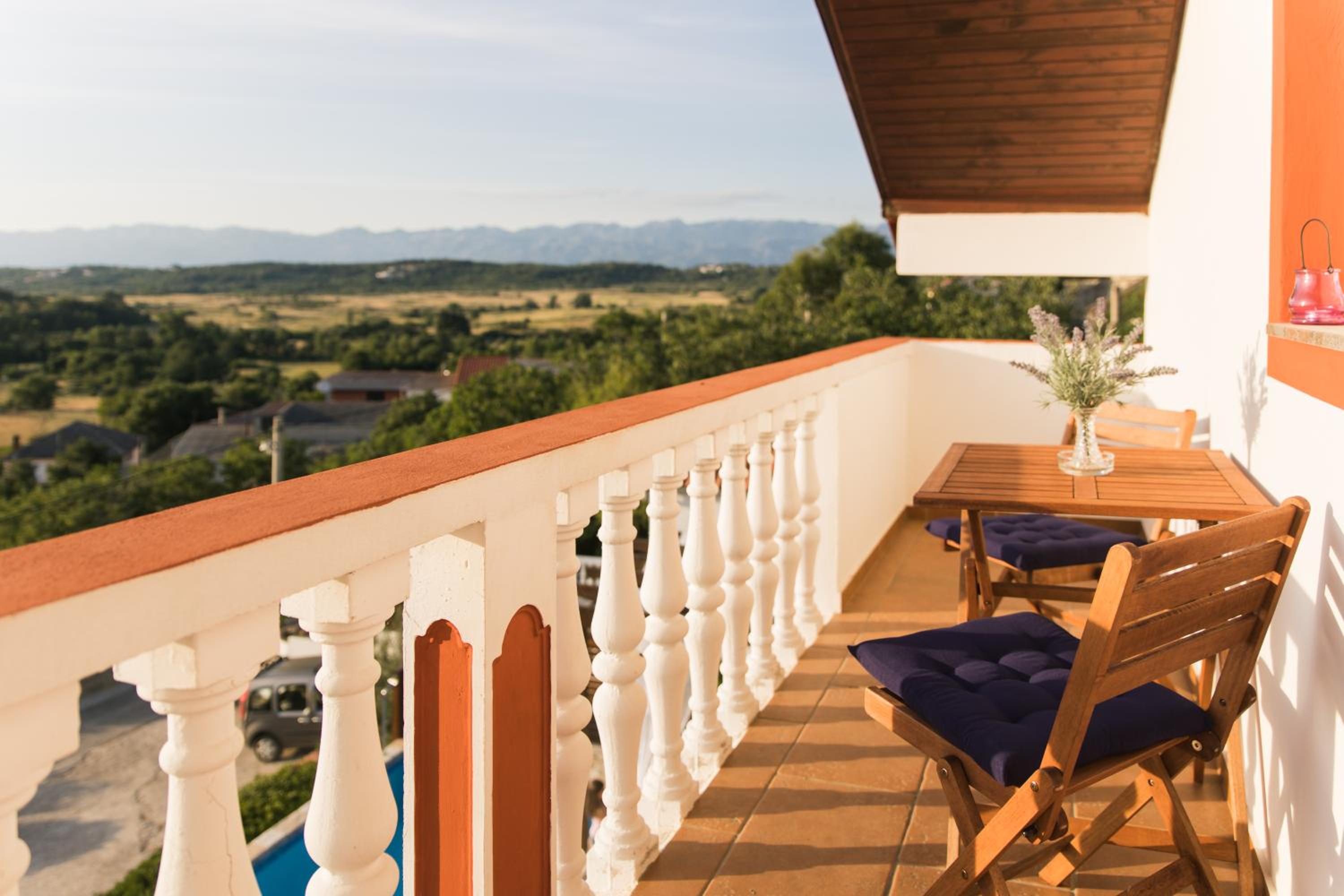 Apartment with Sea View - Photo 5