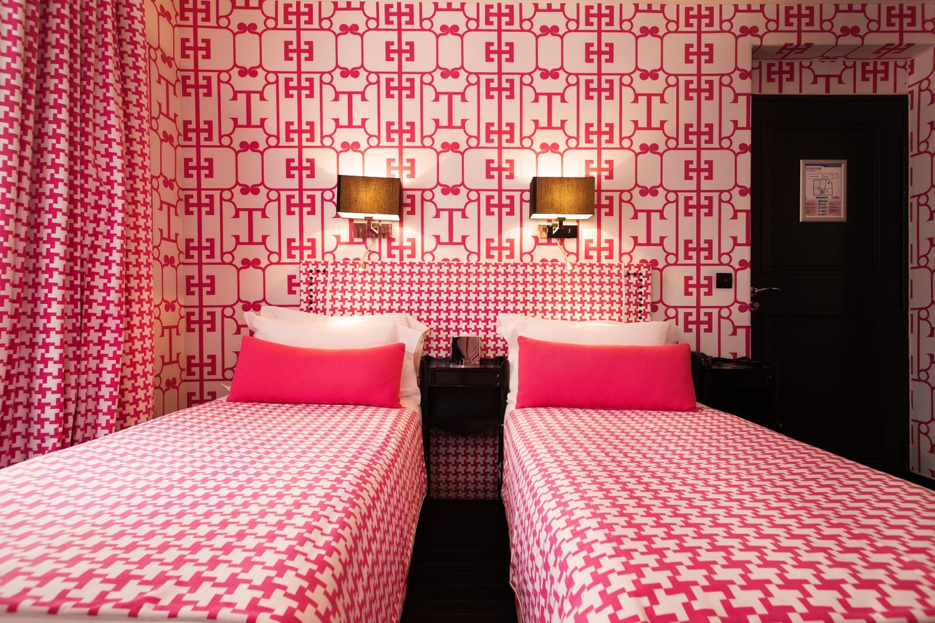 Superior Double or Twin Room thumbnail 5