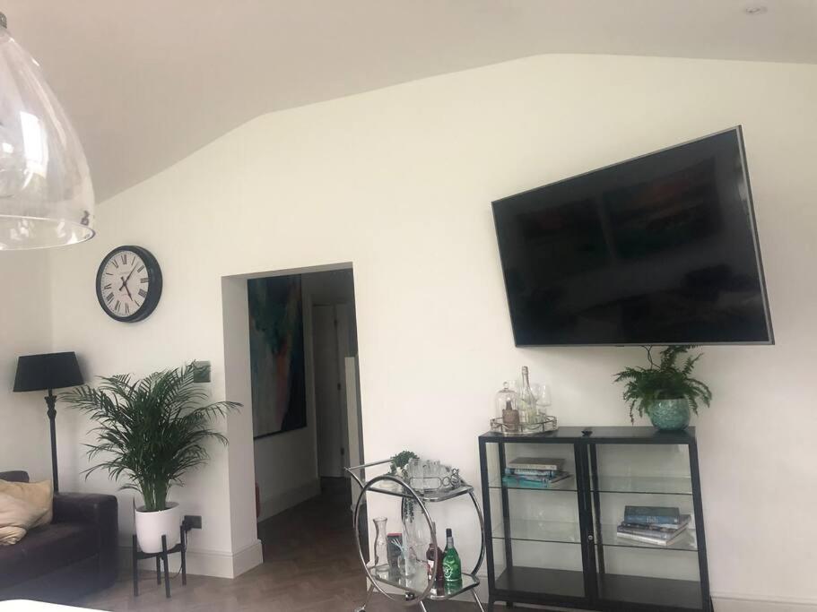 Three-Bedroom House - Photo 10
