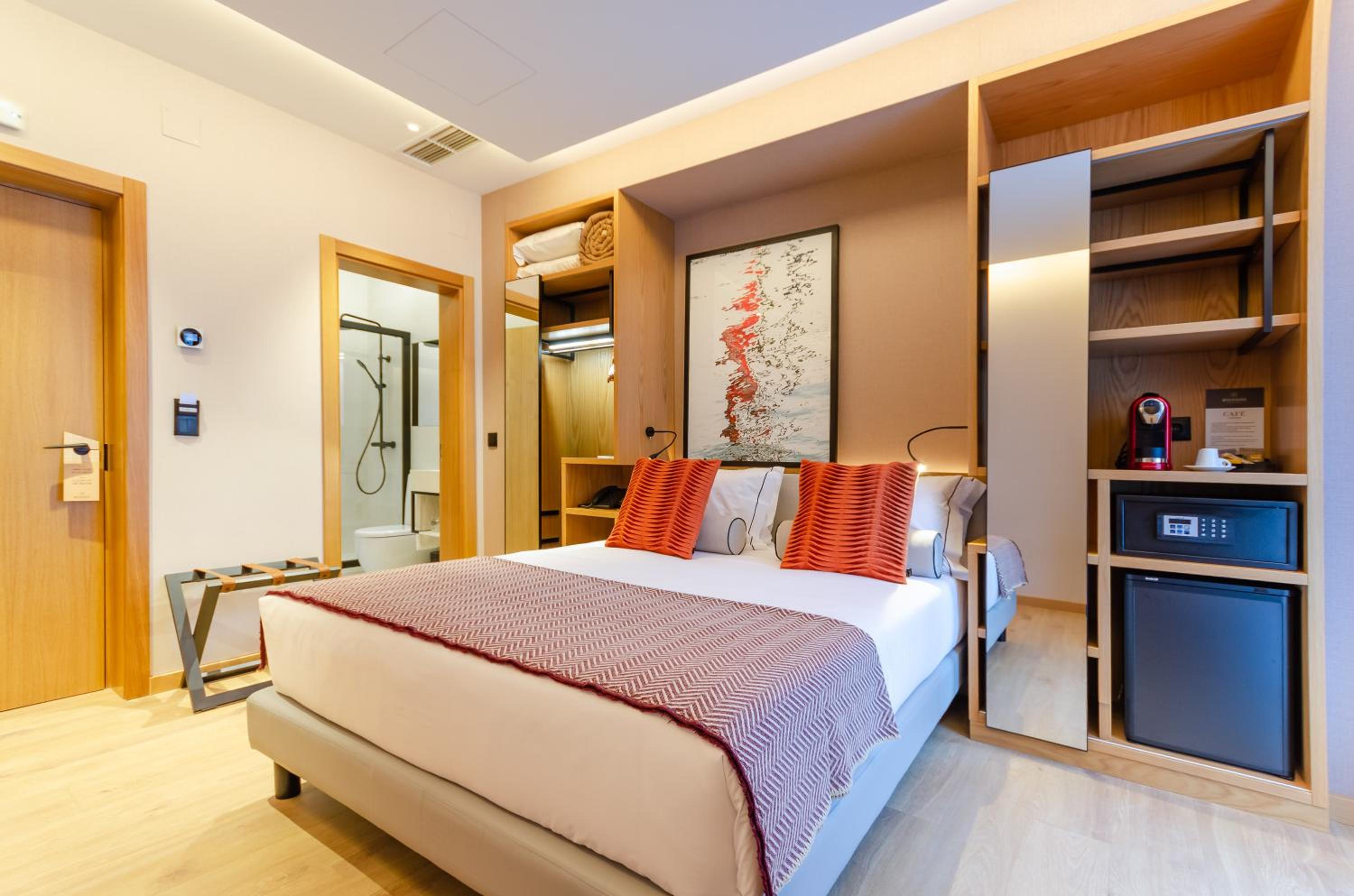 Standard Double or Twin Room - Photo 1